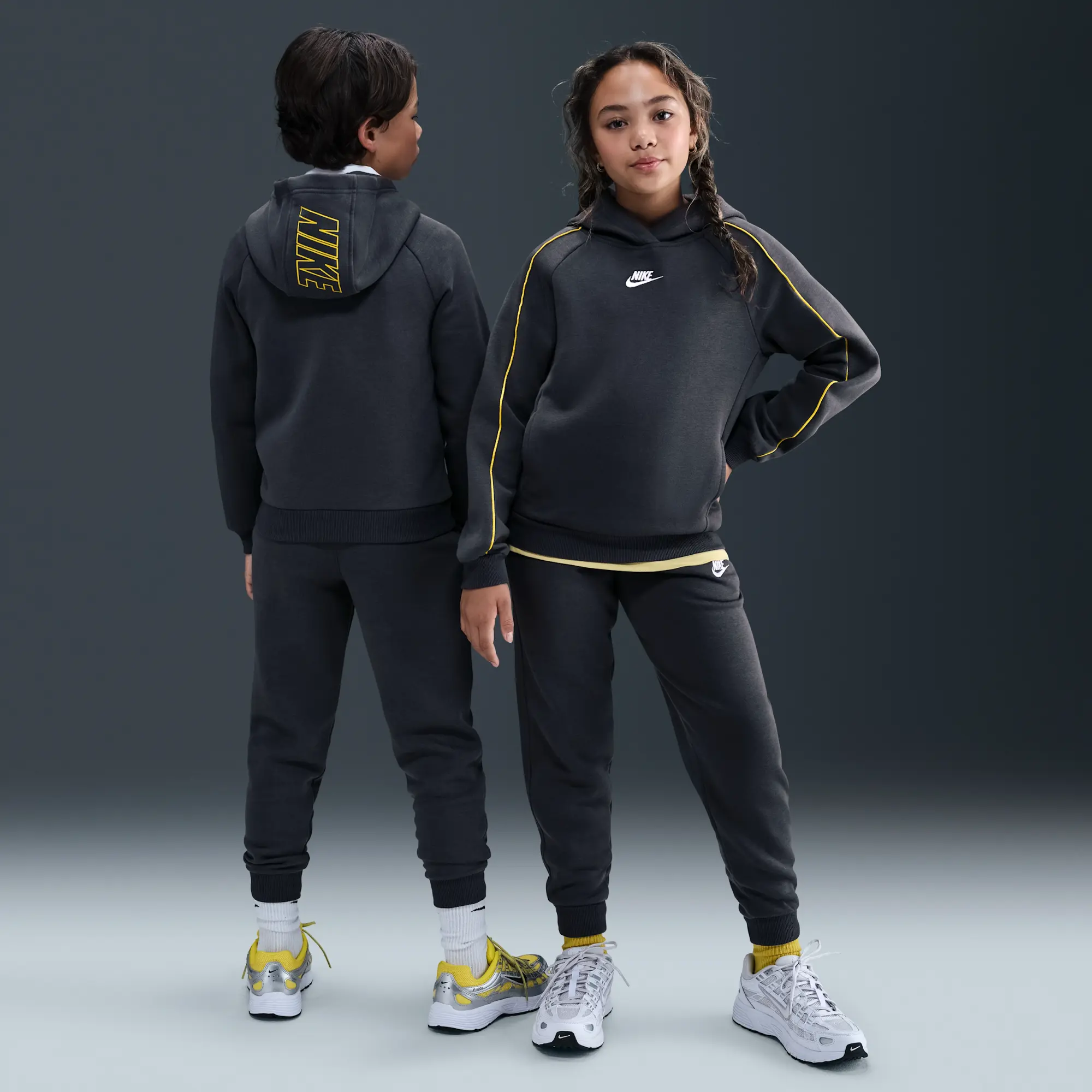 Nike Sportswear Club Fleece Older Kids' Hooded Tracksuit - Grey