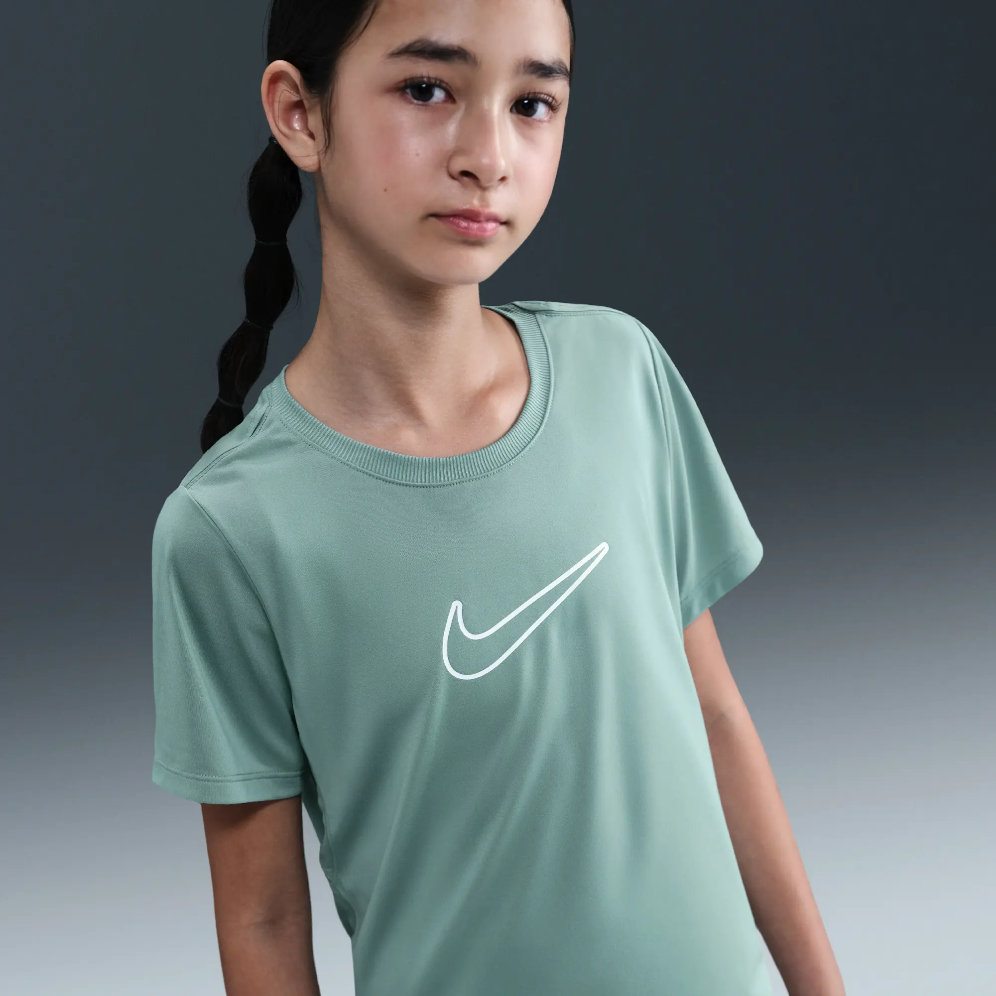 Nike One Fitted Older Kids' (Girls') Dri-FIT Short-Sleeve Top - Green - Recycled Polyester