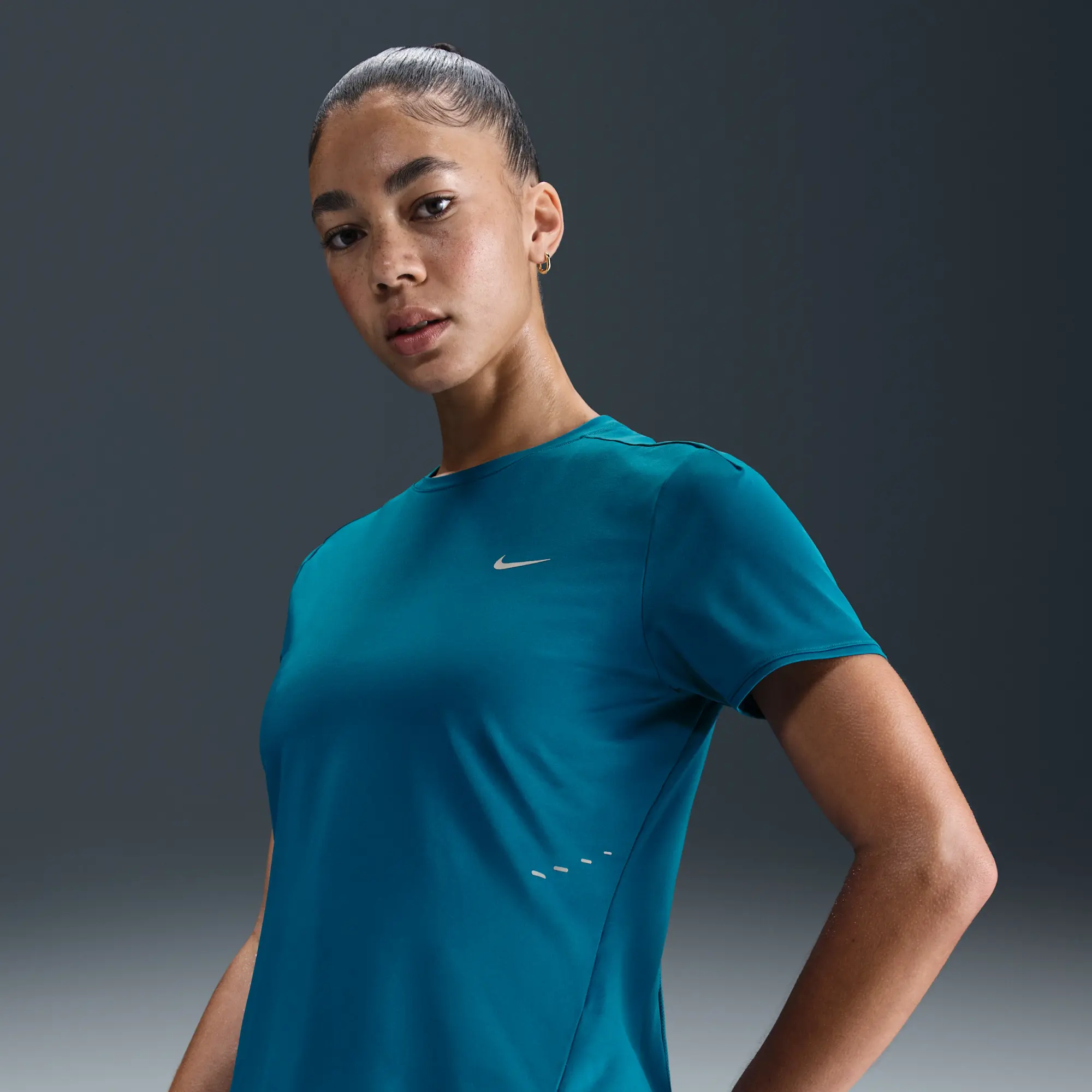 Nike Swift Women's Dri-FIT Short-Sleeve Running Top - Blue - Recycled Polyester Minimum