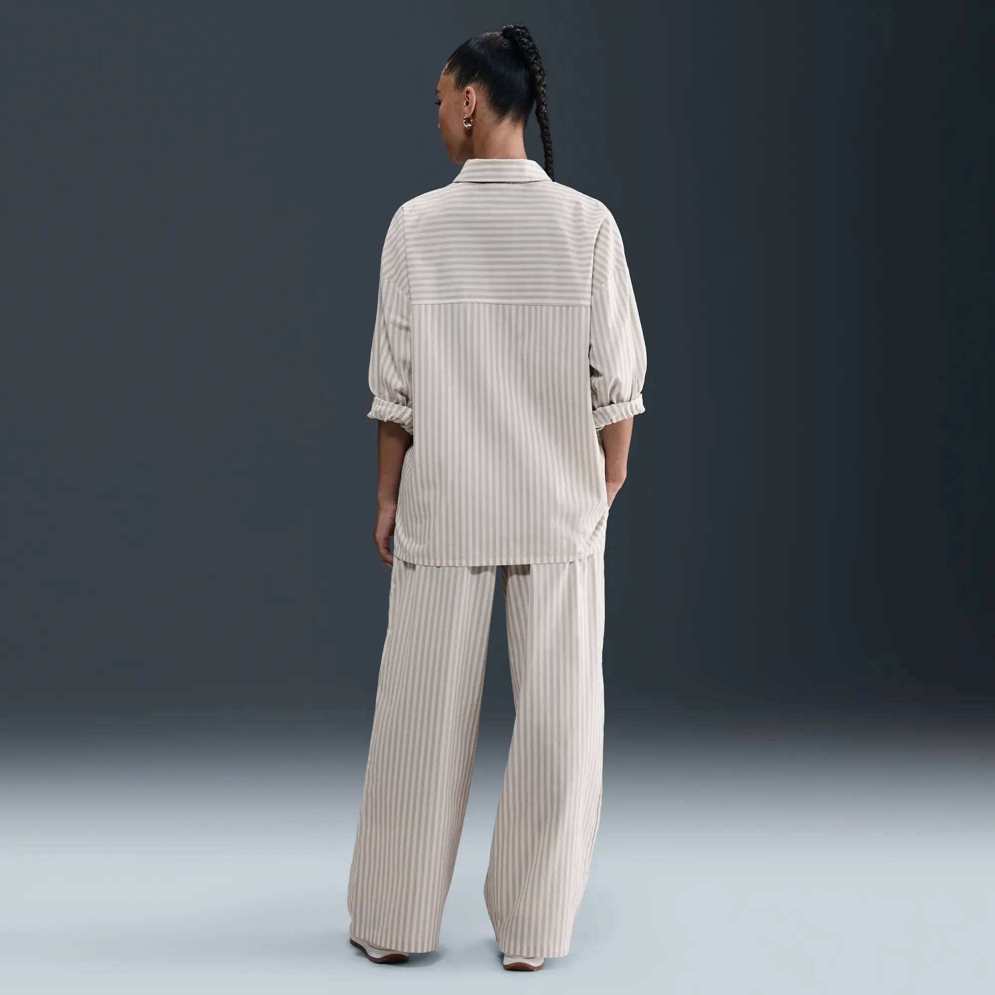 Nike Sportswear Chill Poplin Mid-Rise Loose Striped Trousers - Grey