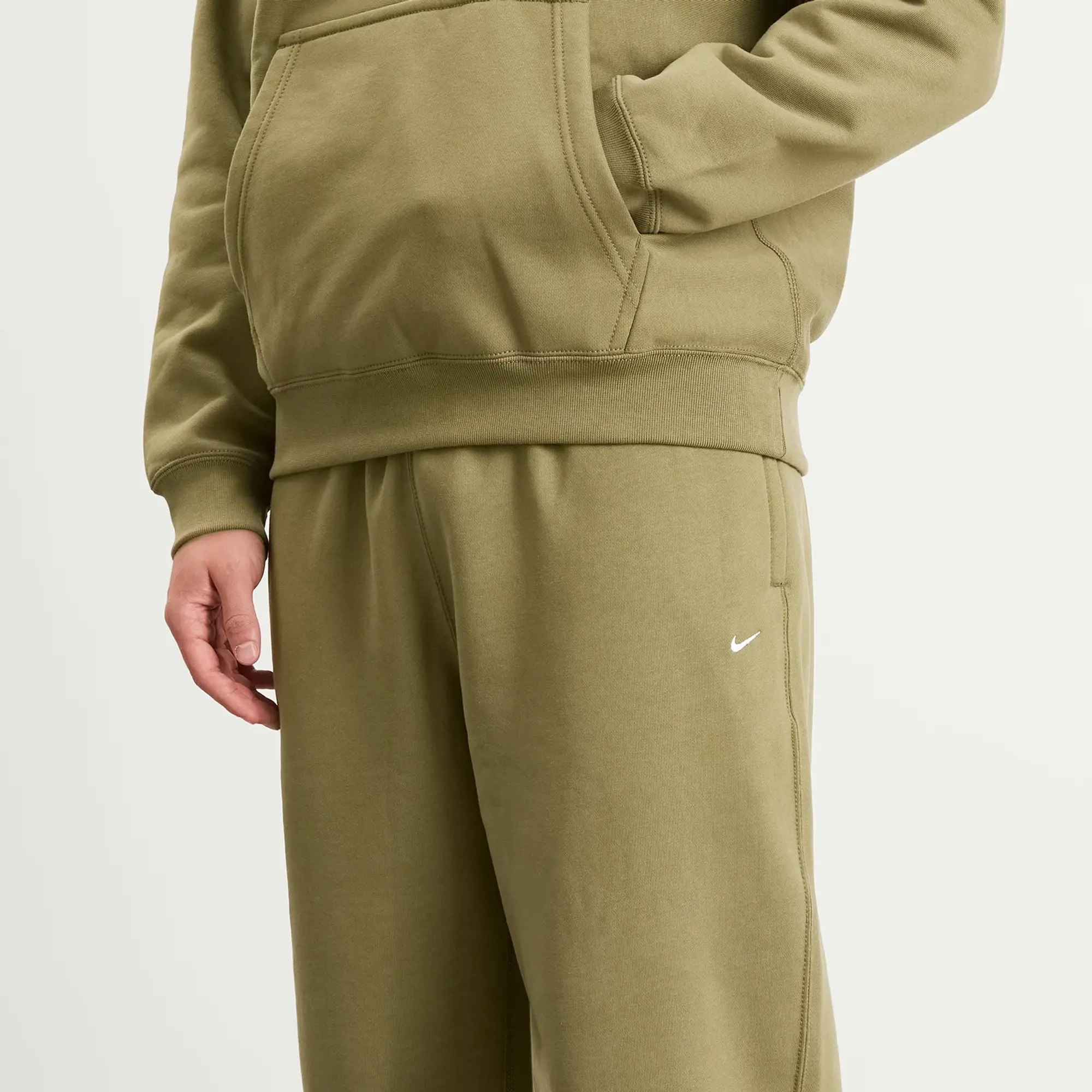 Nike Men's Solo Swoosh Cuff Pant Medium Olive/Medium Olive/White