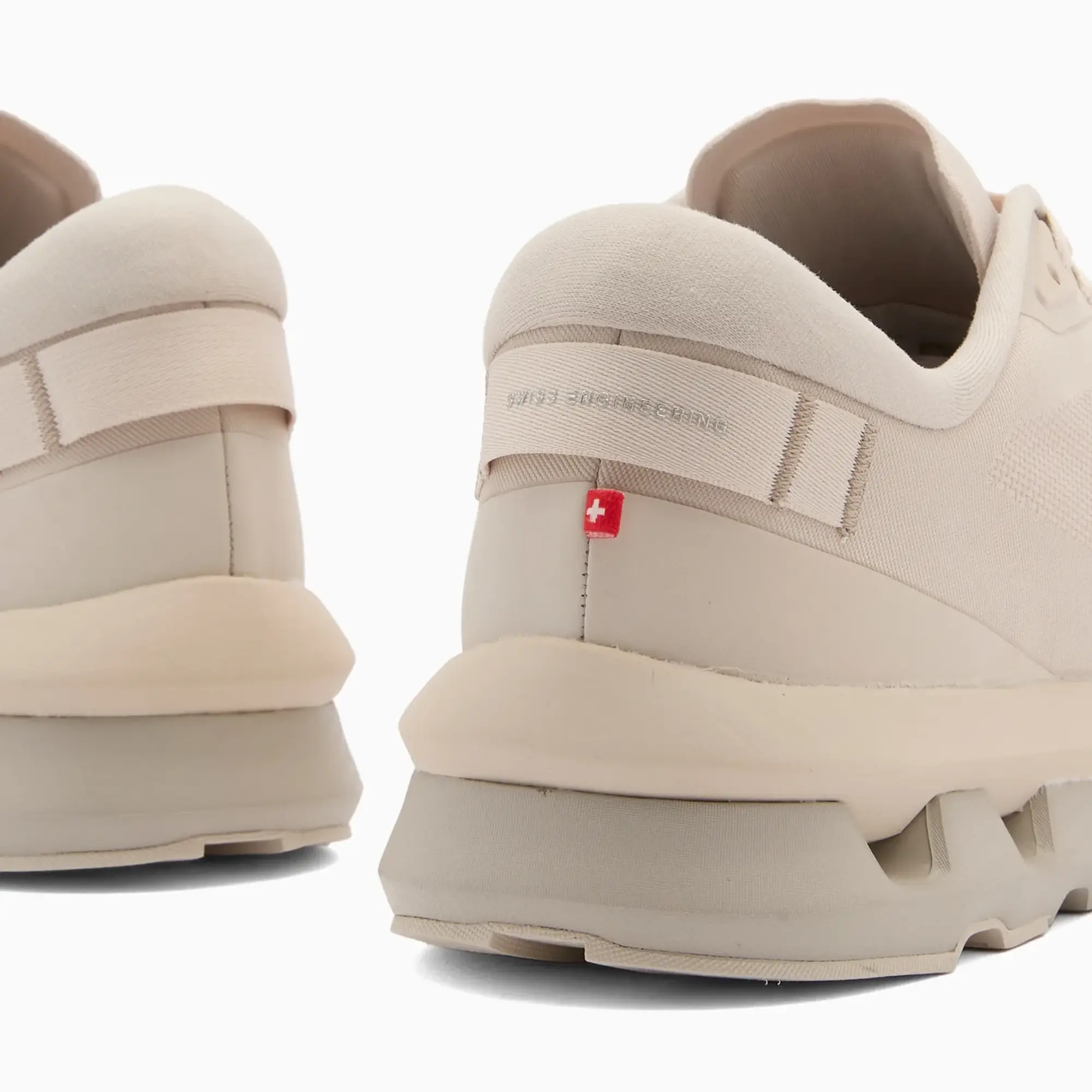 ON Women's CloudzON Women'se Sneakers Pearl/Truffle