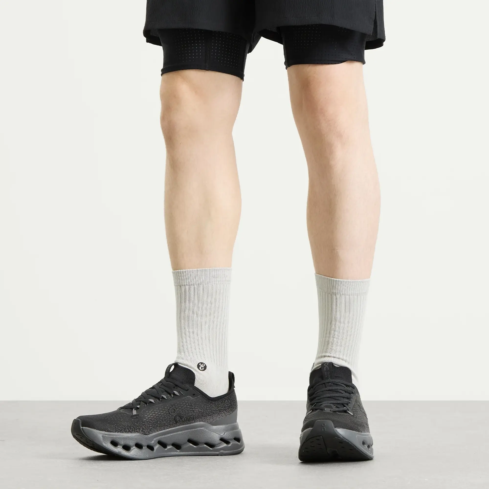 ON Men's Cloudsurfer Max Sneakers Black / Eclipse