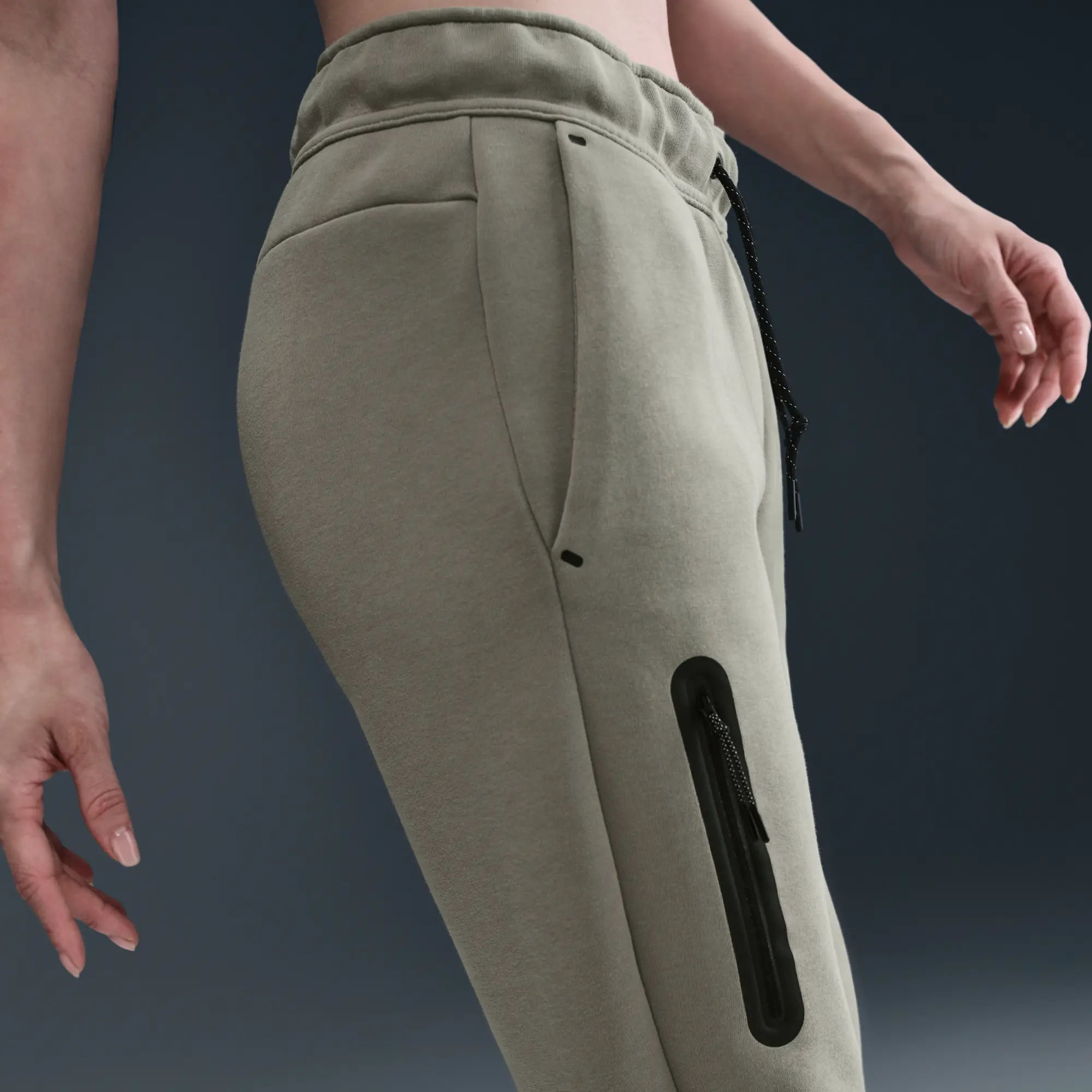 Nike Sportswear Tech Fleece Women's Mid-Rise Joggers - Green - Sustainable Blends