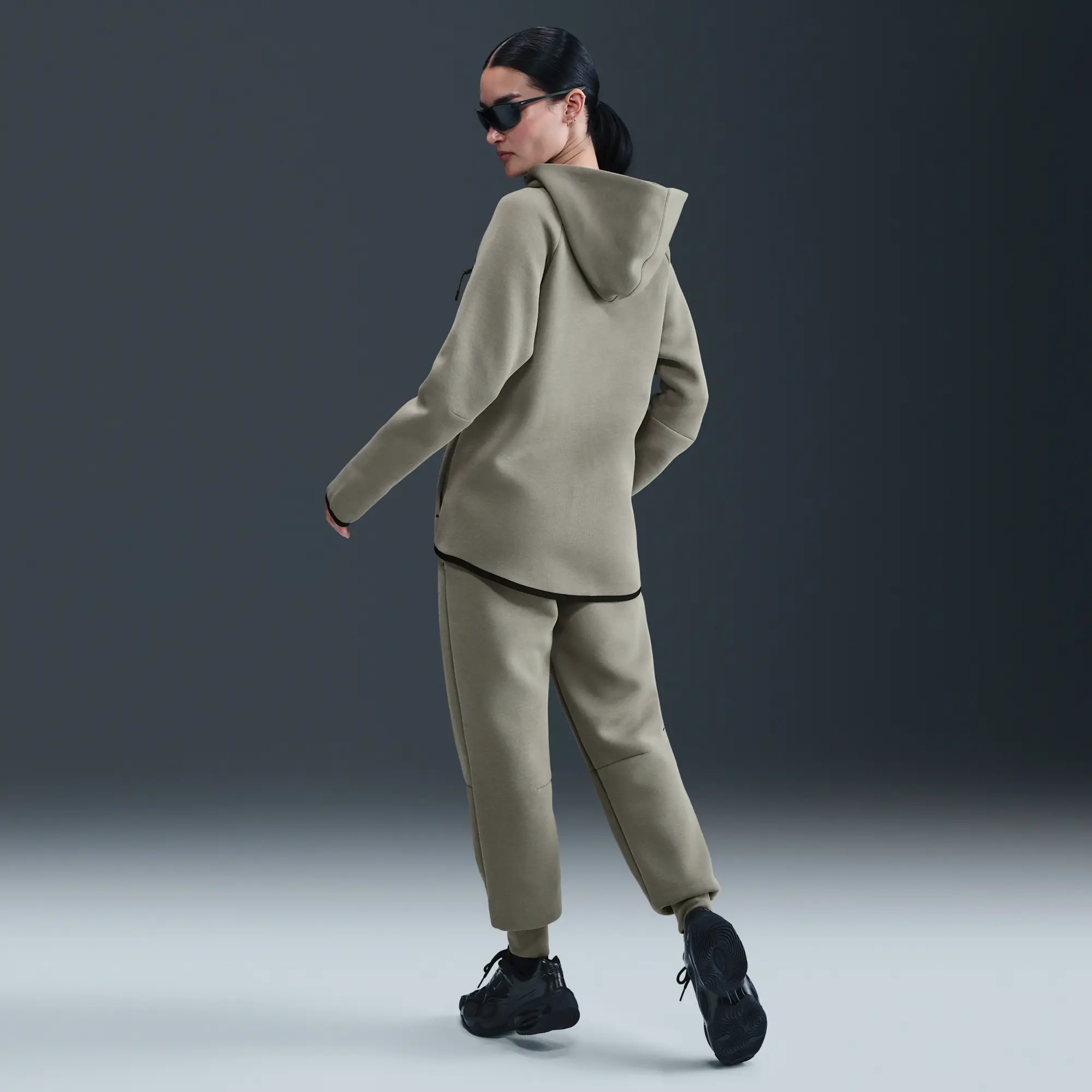 Nike Sportswear Tech Fleece Women's Mid-Rise Joggers - Green - Sustainable Blends