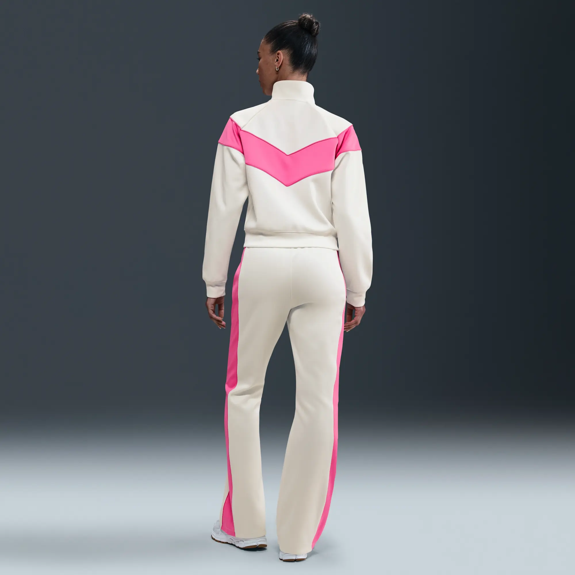Nike Sportswear Windrunner Women's Mid-Rise Slim Knit Trousers - White - Recycled Polyester Minimum
