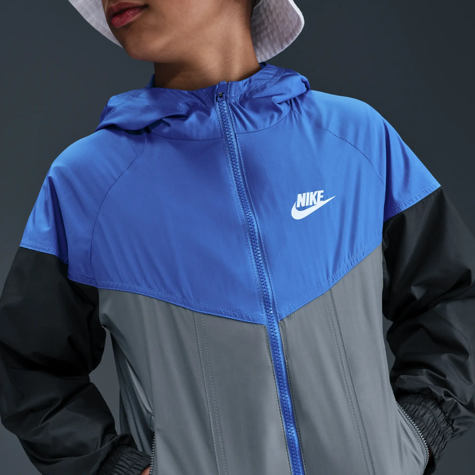 Nike Sportswear Windrunner Older Kids' Hooded Repel Jacket - Blue - Polyester