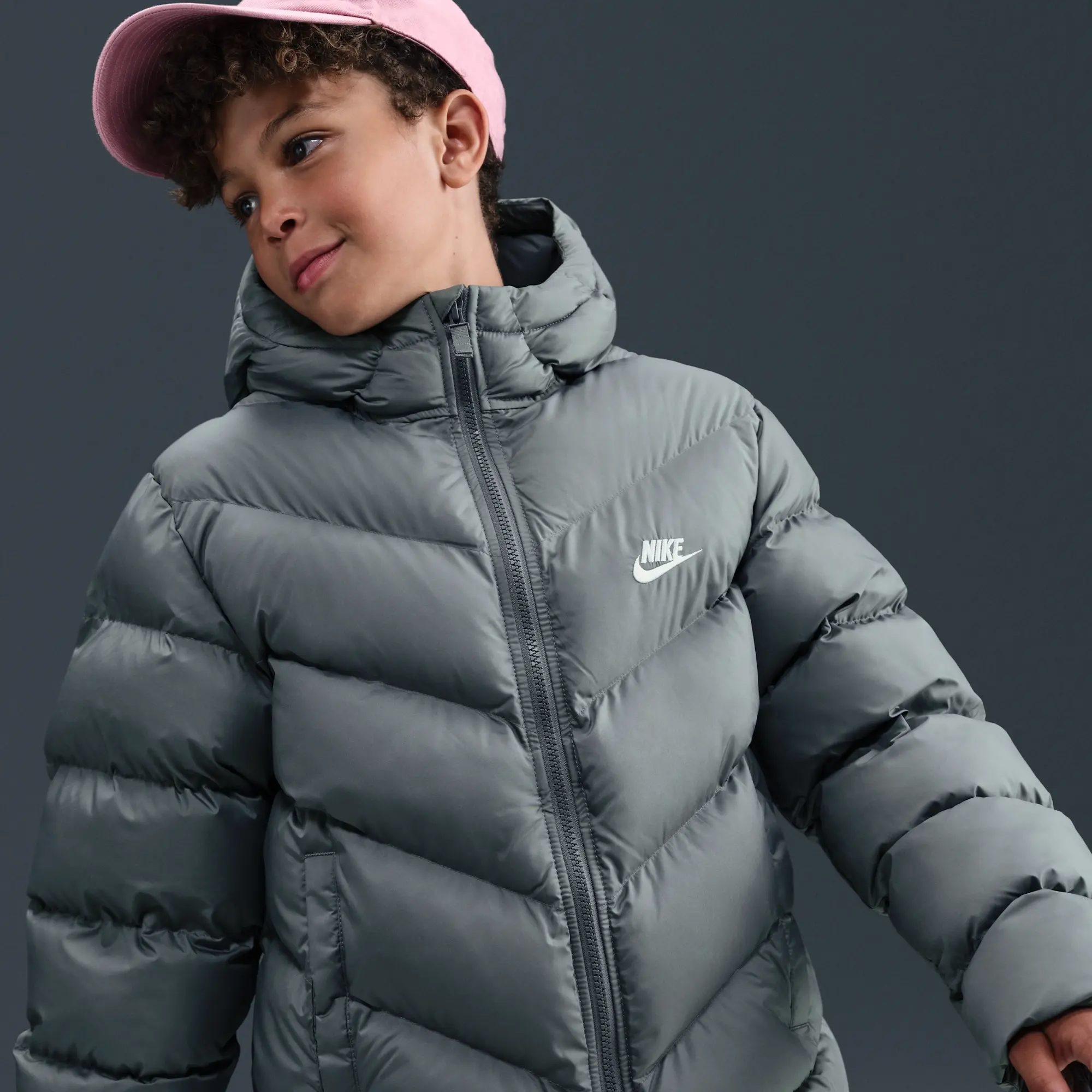 Nike Sportswear All Day Play Older Kids' Therma-FIT Loose-Fit Puffer Jacket - Grey - Polyester