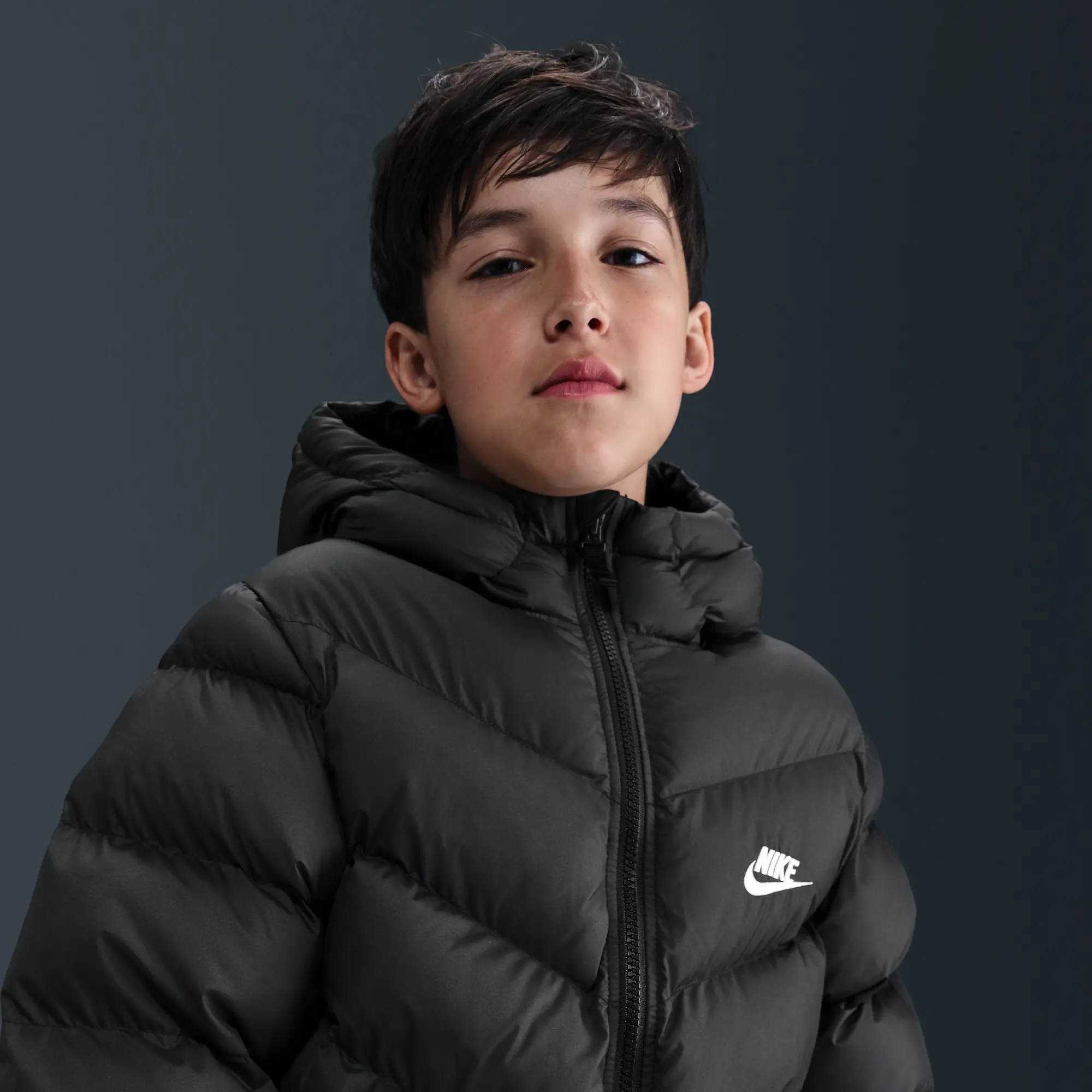 Nike Sportswear All Day Play Older Kids' Therma-FIT Loose-Fit Puffer Jacket - Black - Polyester