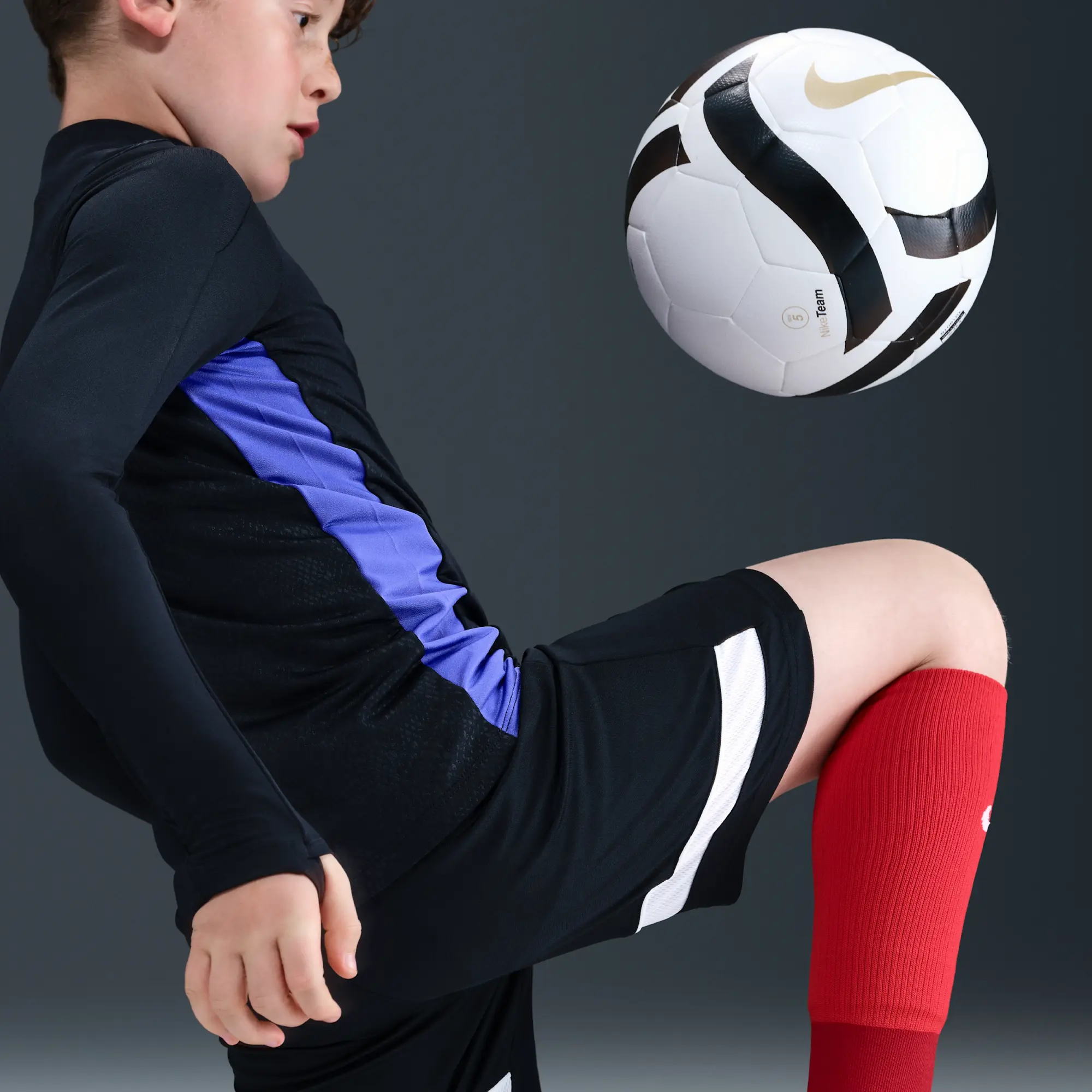 F.C. Barcelona Strike Away Older Kids' Kobe Dri-FIT Football Pre-Match Drill Top - Black - Polyester/Elastane
