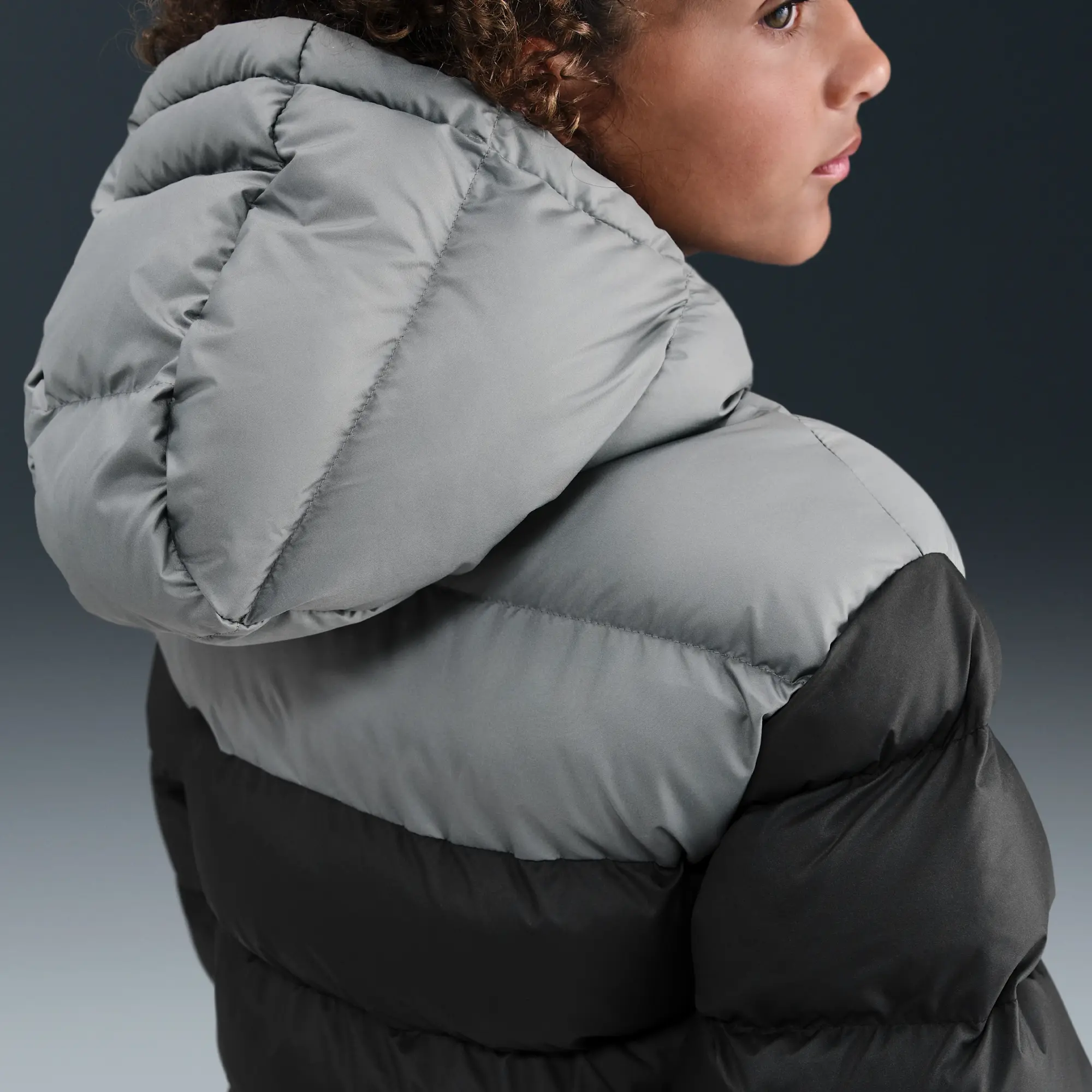 Nike Sportswear All Day Play Older Kids' Therma-FIT Loose-Fit Puffer Jacket - Black - Polyester