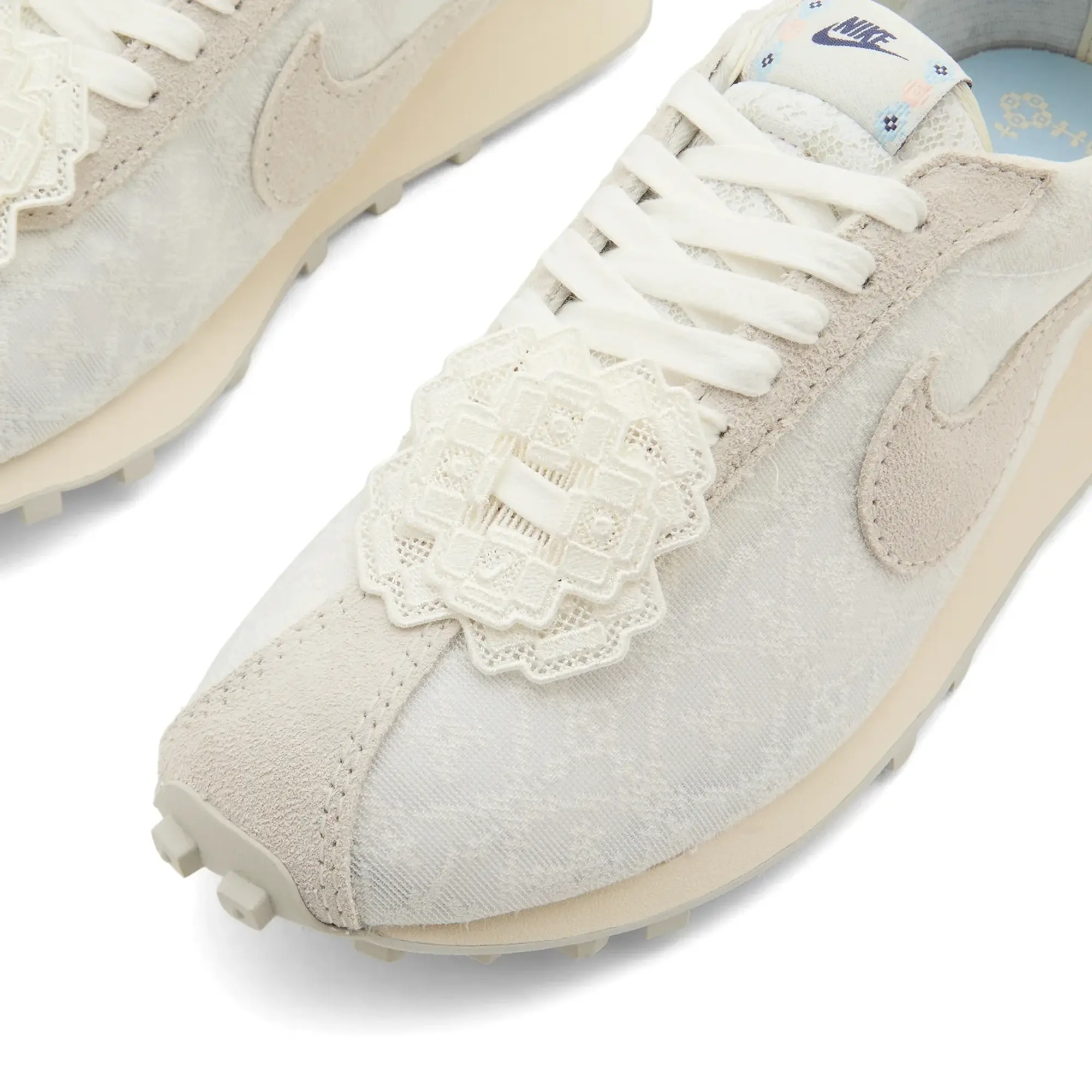 Nike Women's Ld-1000 Gcel Sneaker Pearl/Blue/Sail
