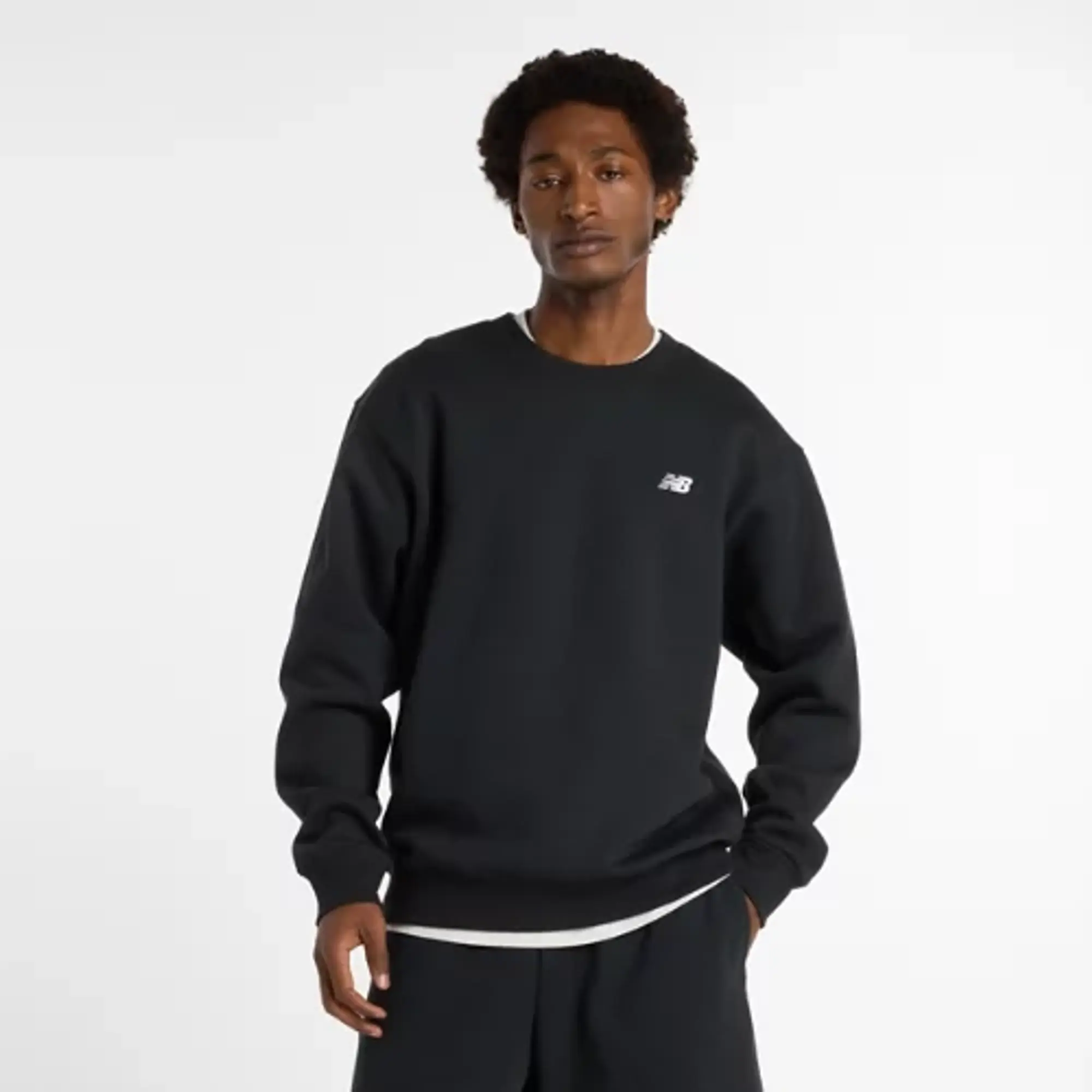 New Balance Men's Linear Graphic Fleece Crew in Black Cotton