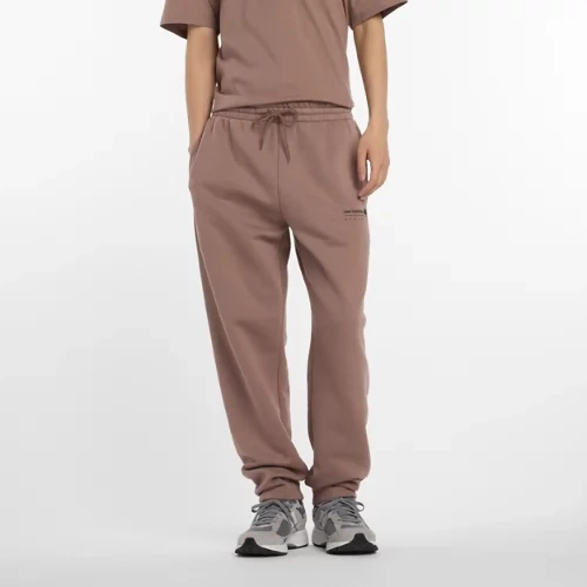 New Balance Men's Linear Graphic Fleece Pant in Brown Poly Fleece