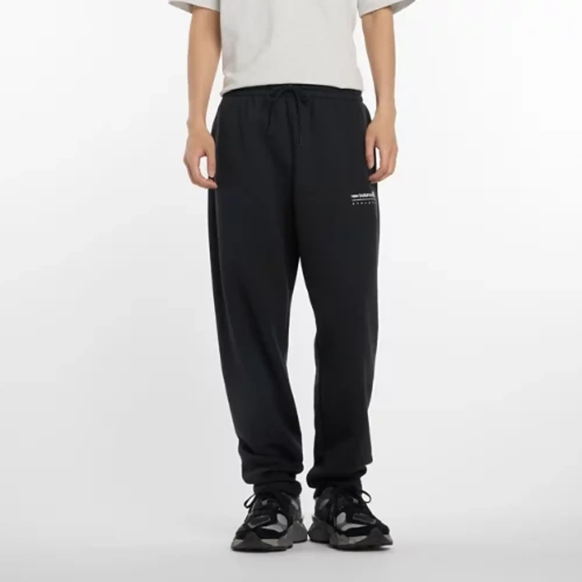 New Balance Men's Linear Graphic Fleece Pant in Black Poly Fleece