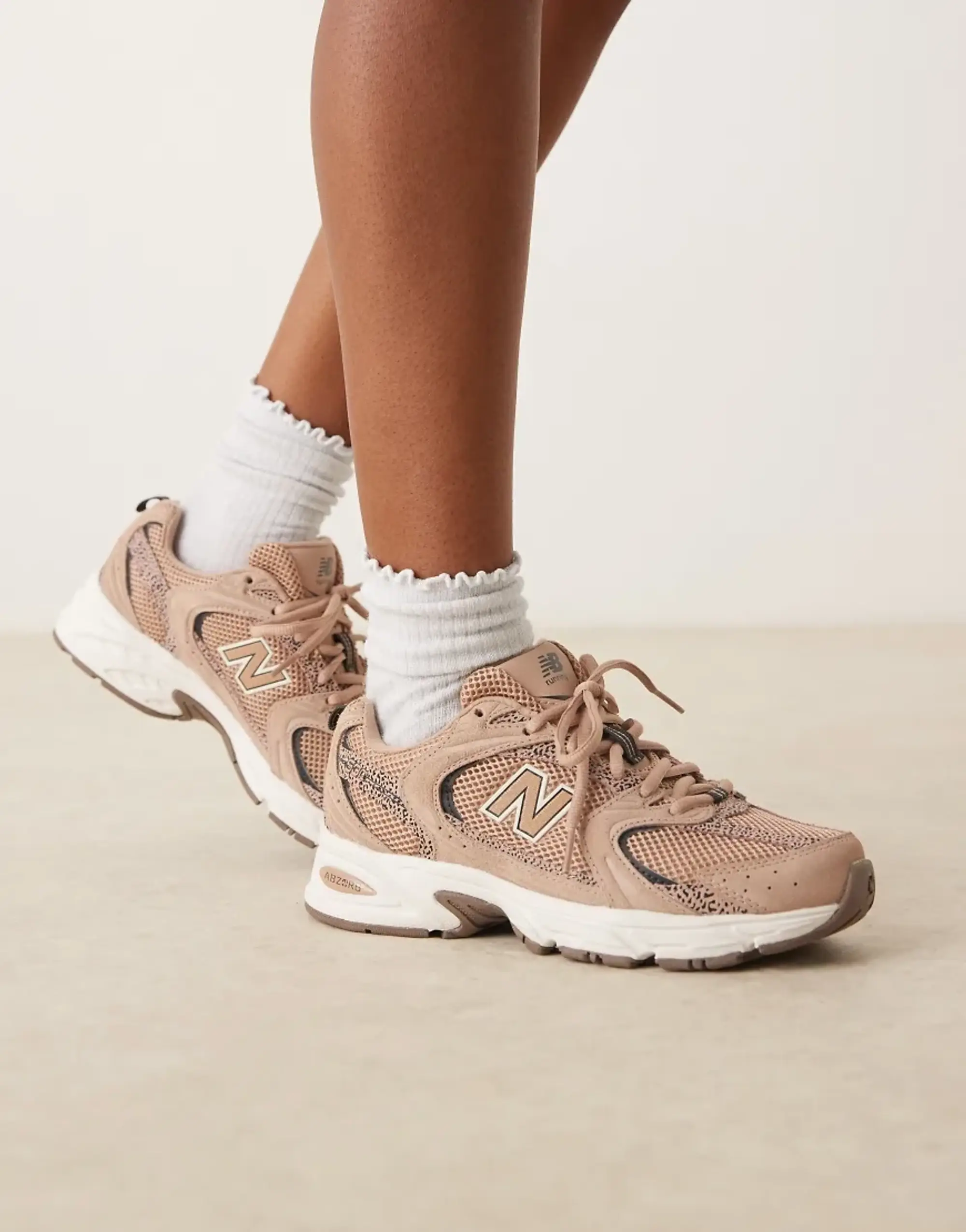 New Balance Unisex 530 in Brown/Black Synthetic