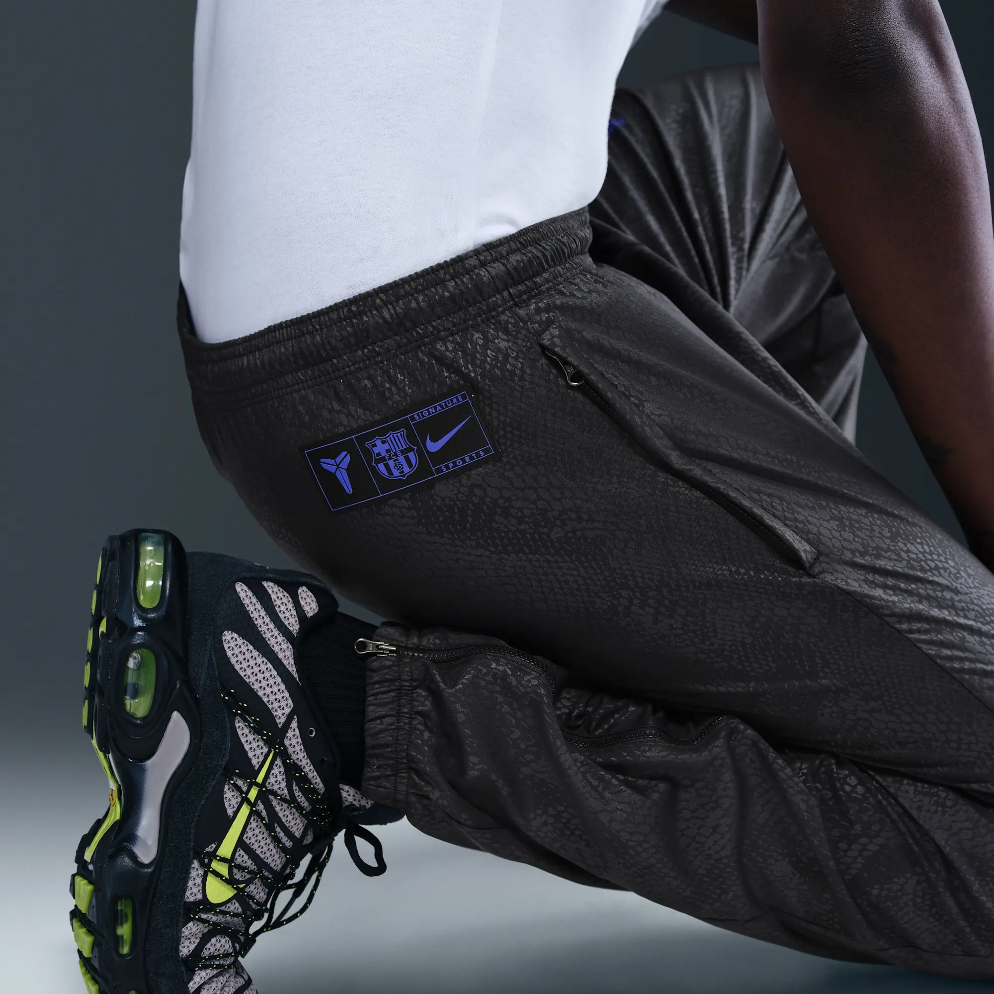 F.C. Barcelona Away Men's Kobe Football Graphic Tracksuit Bottoms - Black - Sustainable Materials