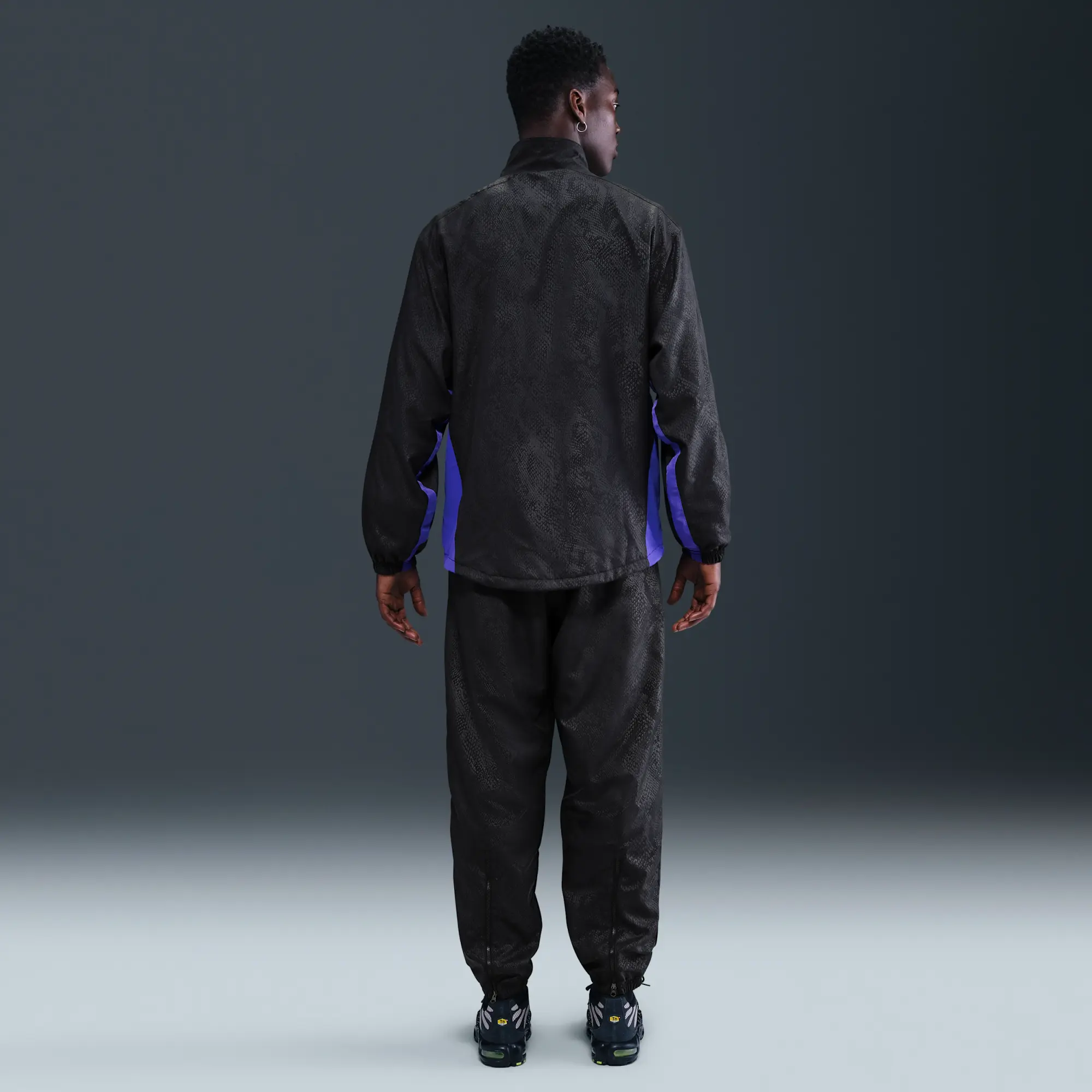F.C. Barcelona Away Men's Kobe Football Graphic Tracksuit Bottoms - Black - Sustainable Materials