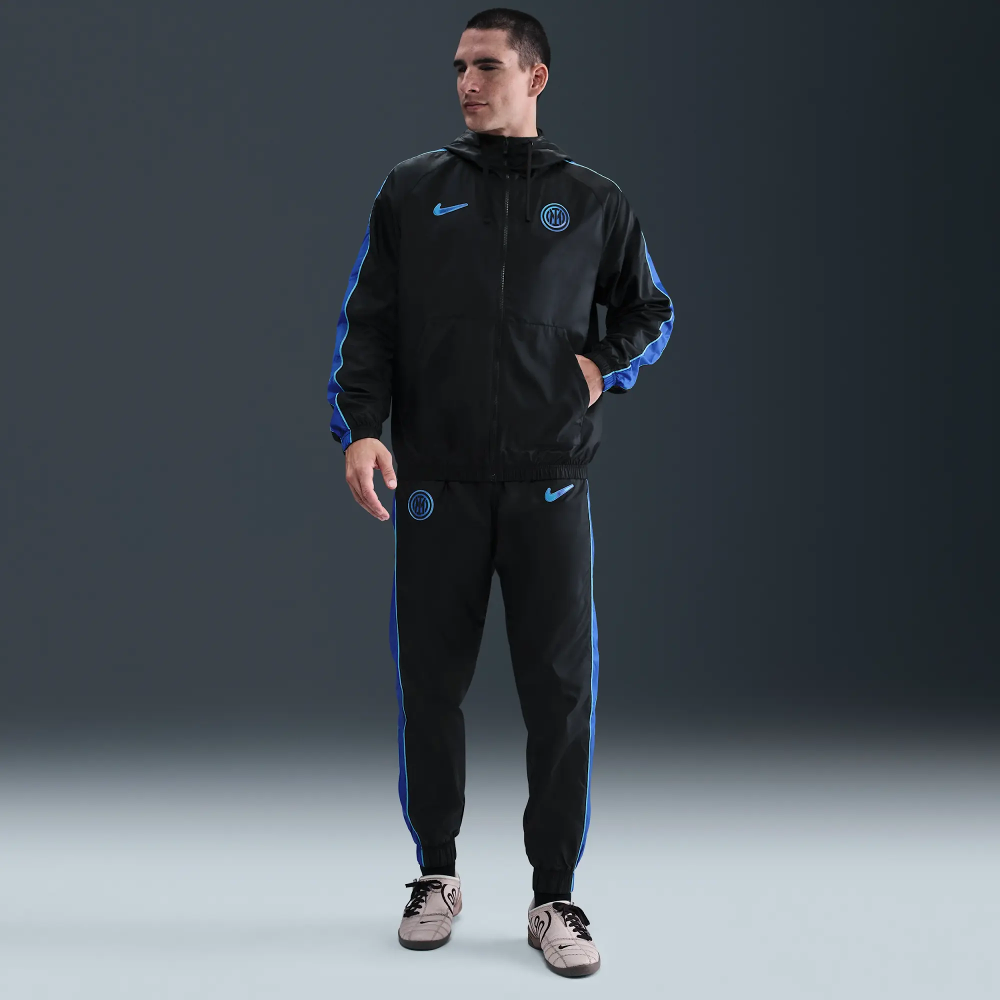 Inter Milan Sport Essentials Men's Nike Football Woven Hooded Tracksuit - Black - Nylon