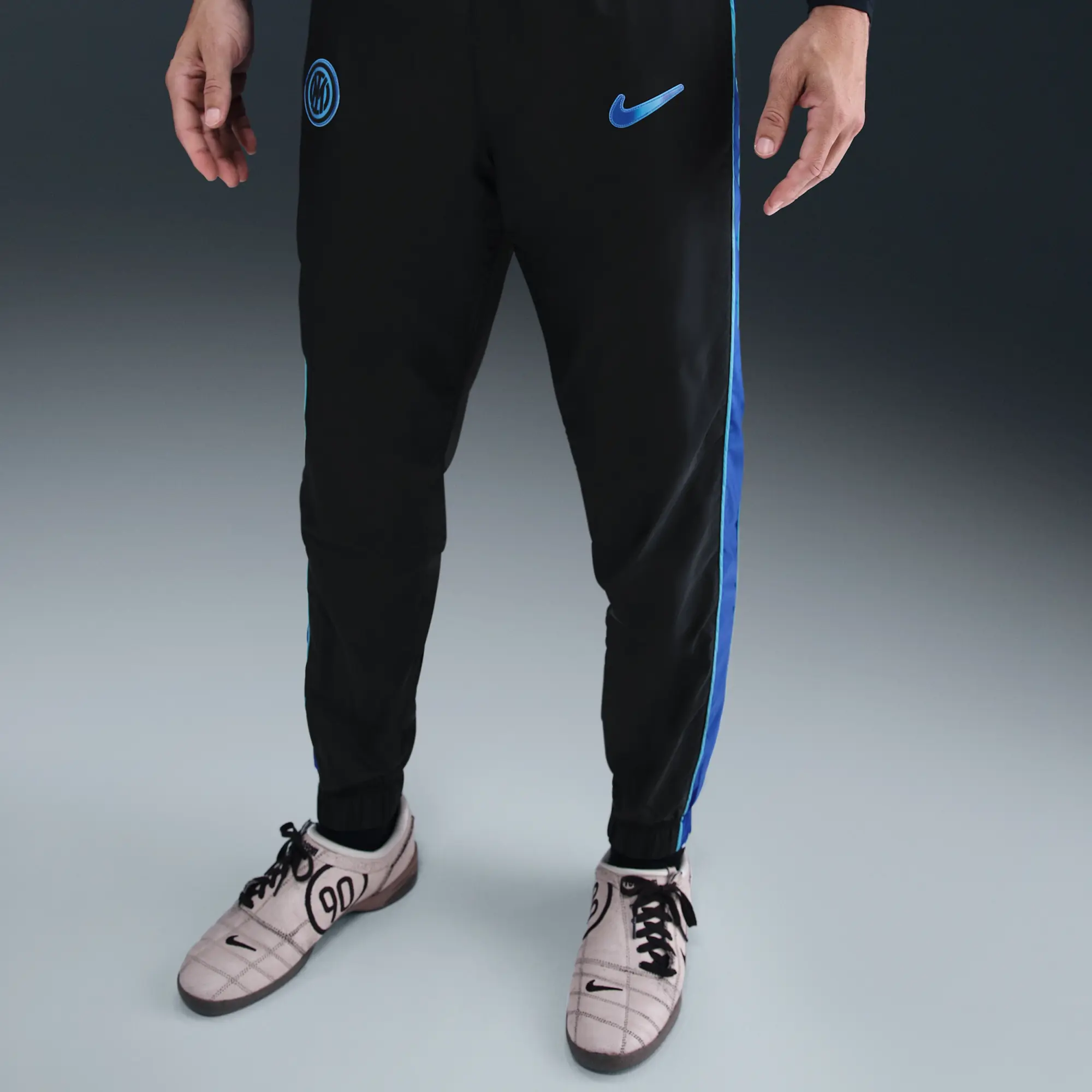 Inter Milan Sport Essentials Men's Nike Football Woven Hooded Tracksuit - Black - Nylon