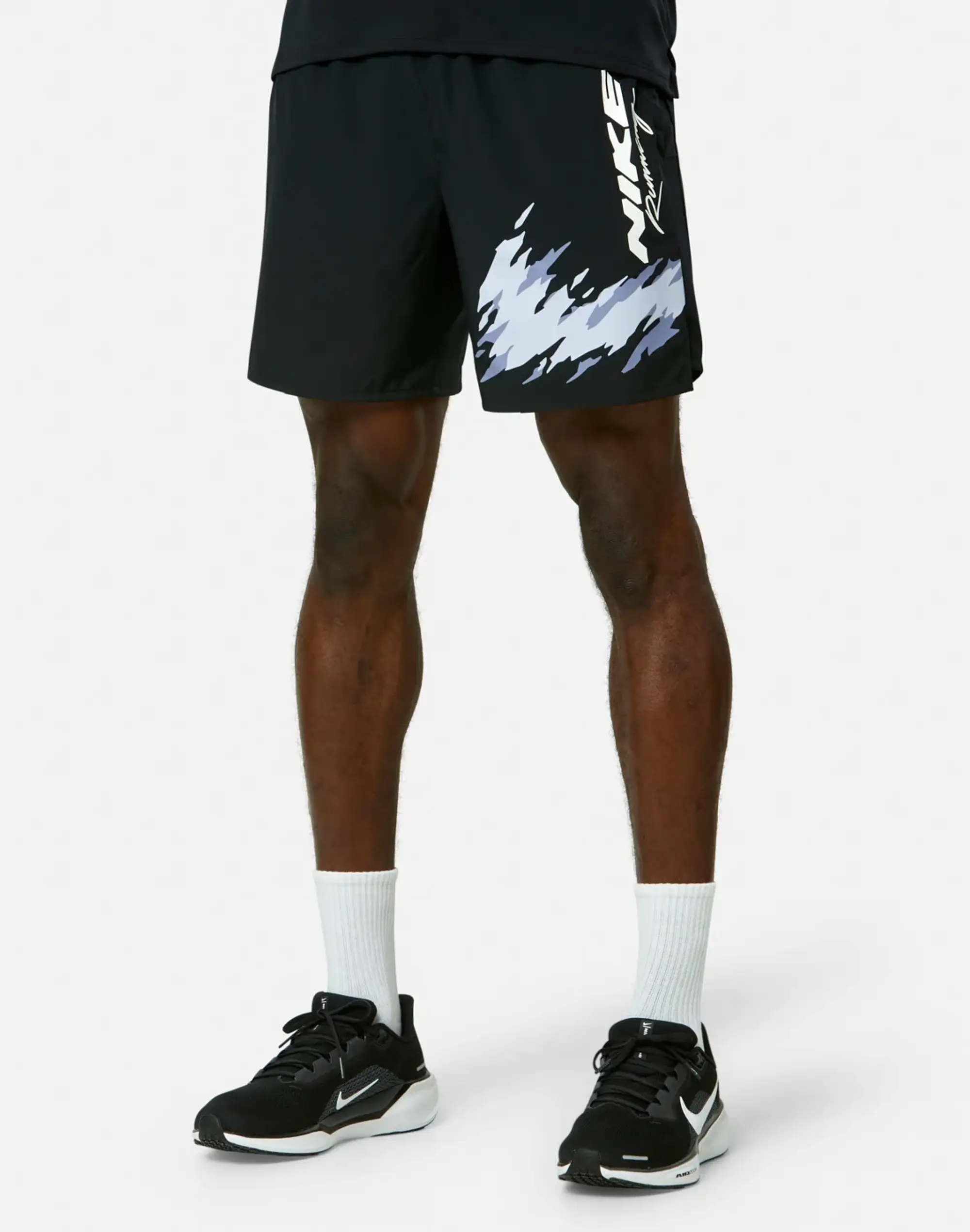 Men's Nike Energy Challenger 7in Shorts in Black 