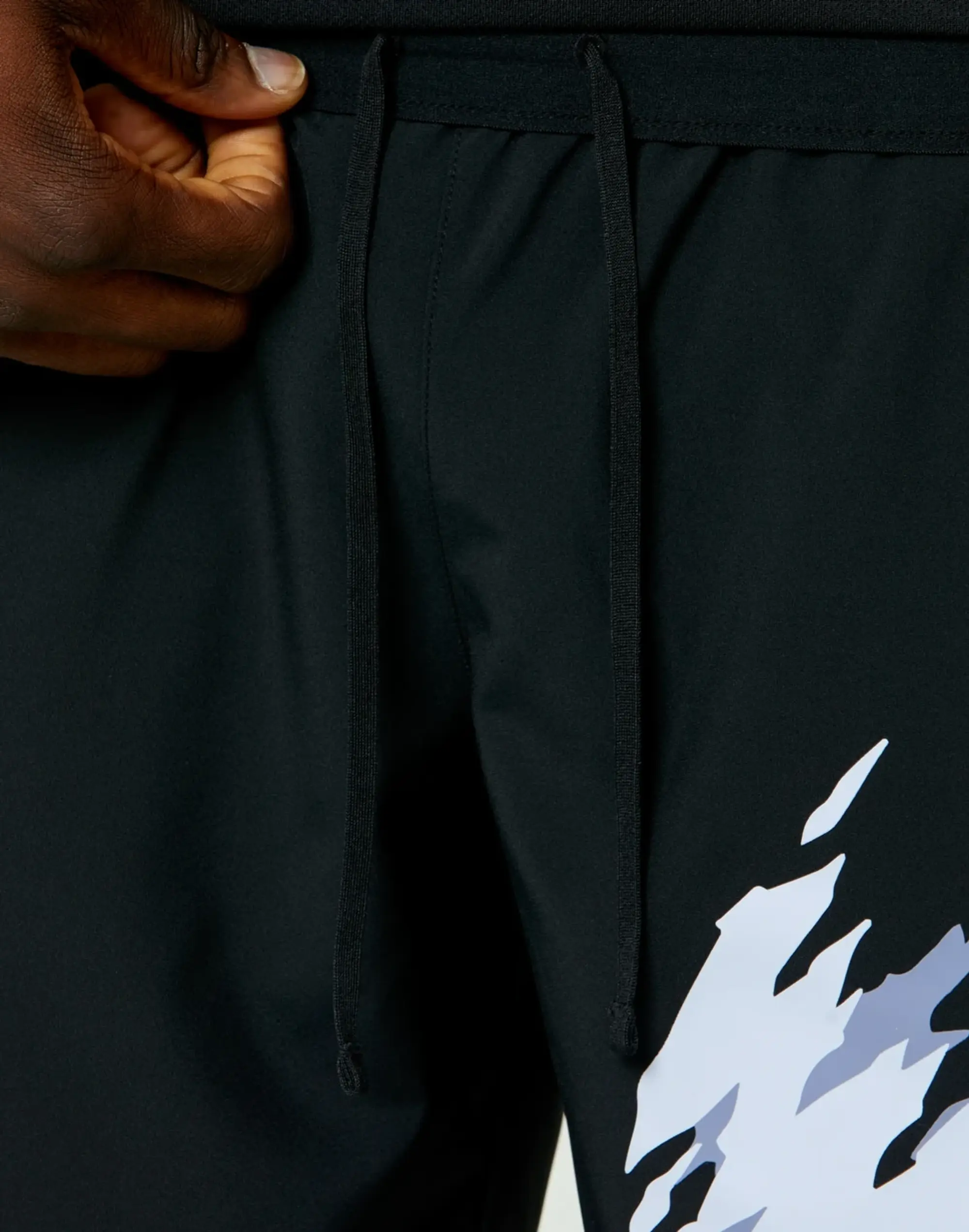 Men's Nike Energy Challenger 7in Shorts in Black 
