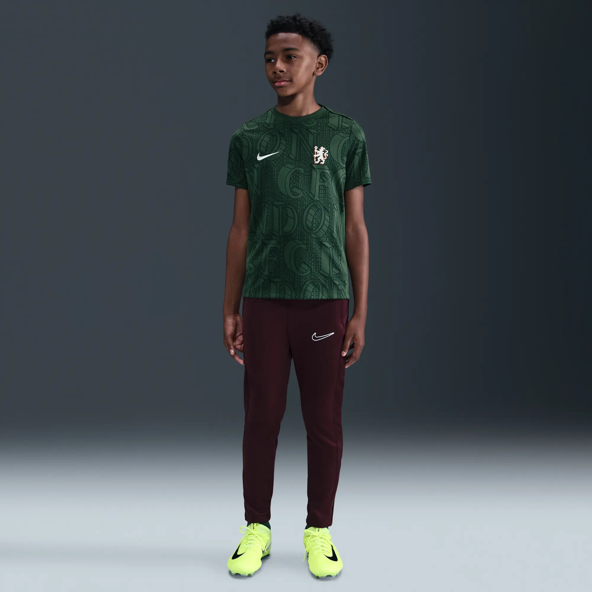 Chelsea F.C. Academy Pro Older Kids' Nike Dri-FIT Football Pre-Match Top - Green - Polyester