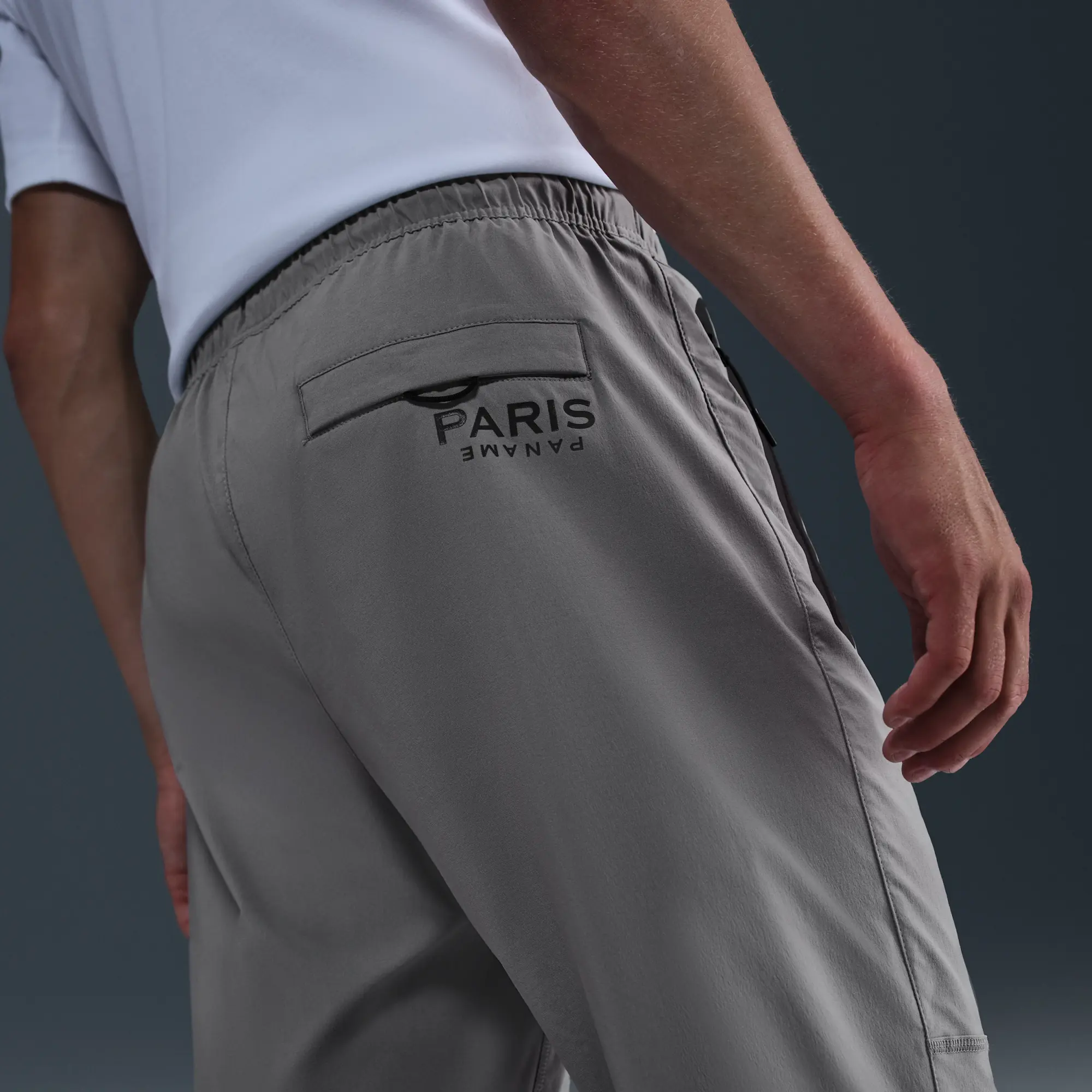 Paris Saint-Germain F.C. Tech Men's Nike Football Woven Pants - Grey - Nylon/Elastane