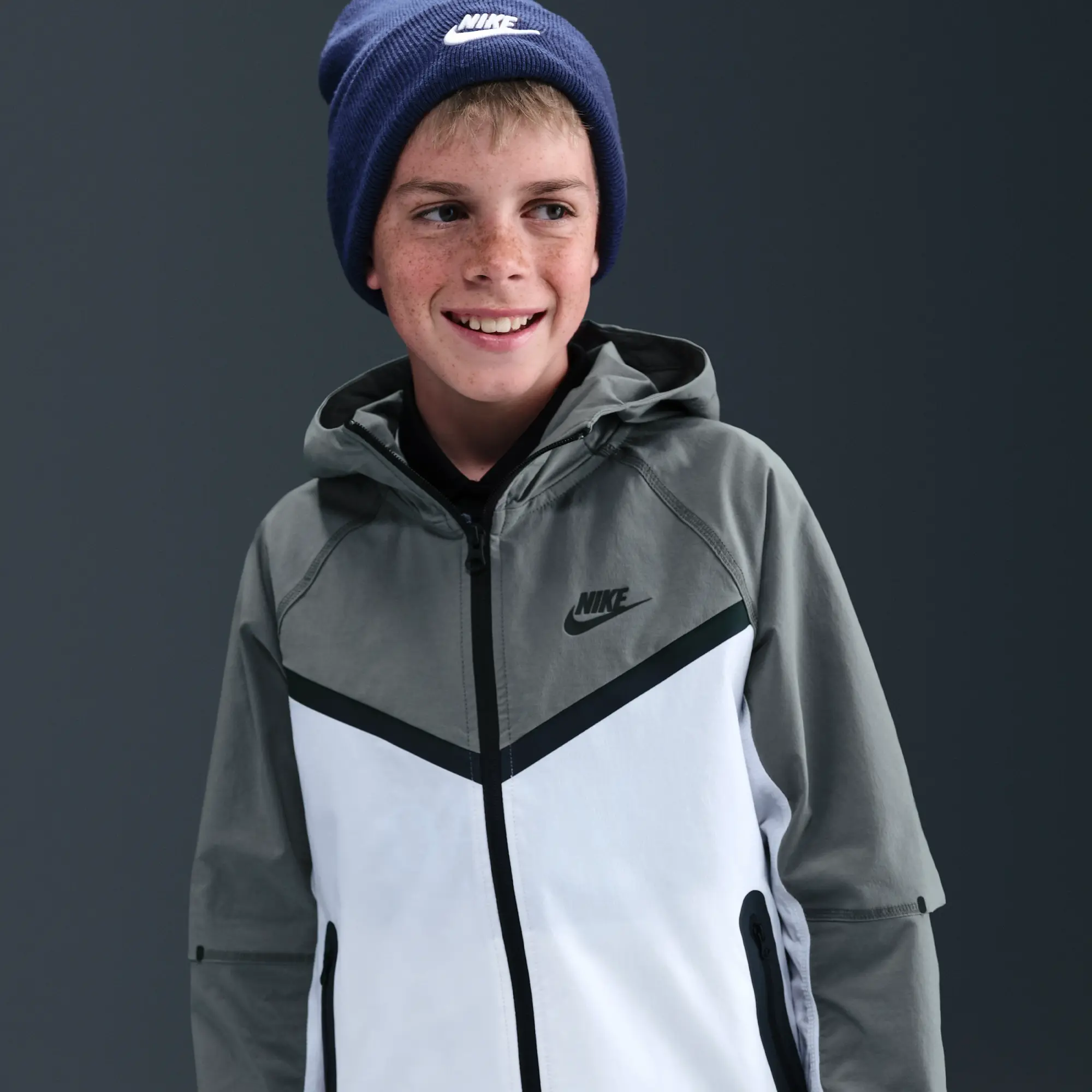 Nike Tech Older Kids' (Boys') Woven Jacket - White - Nylon/Elastane