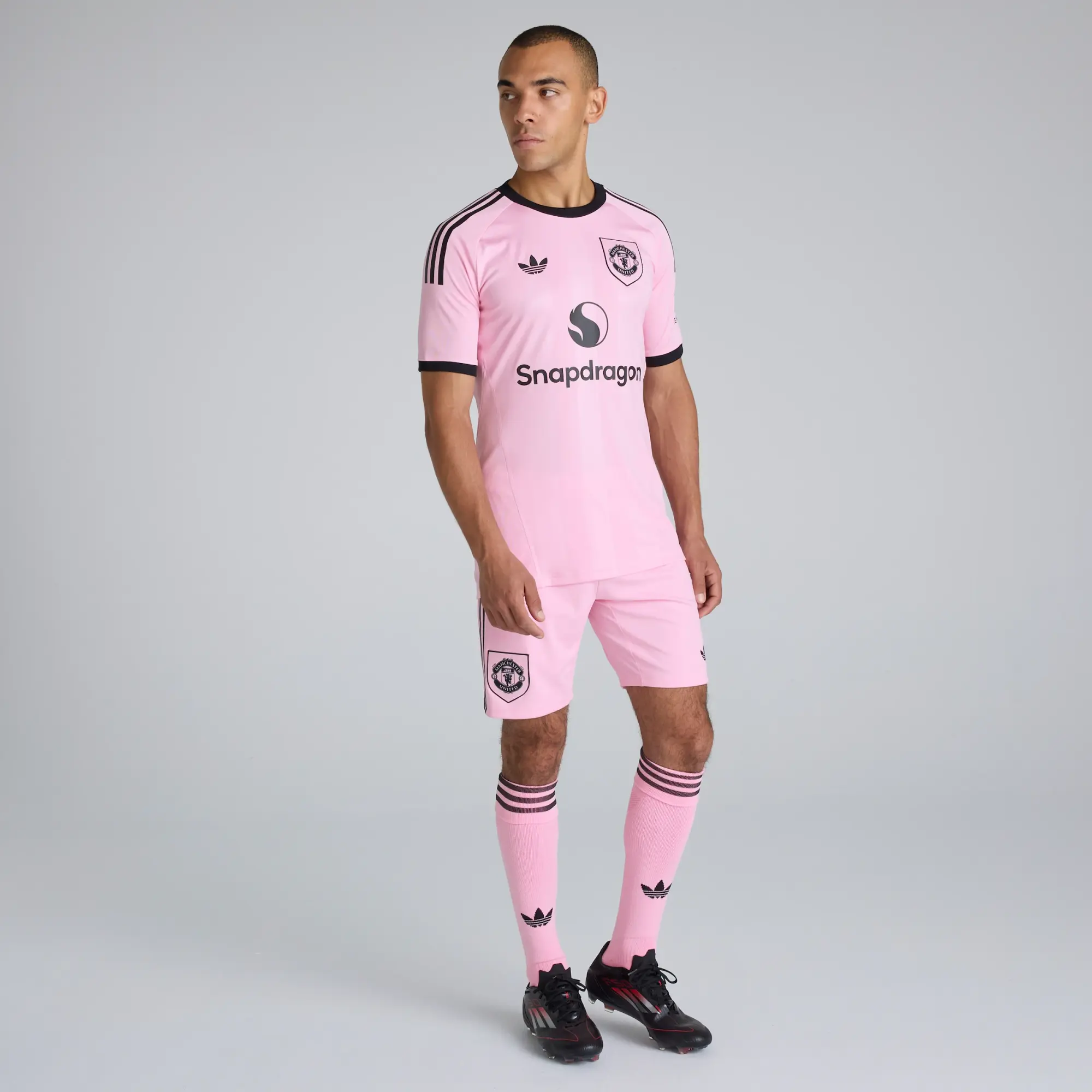Manchester United 25/26 Third Mens Goalkeeper Shorts Pink