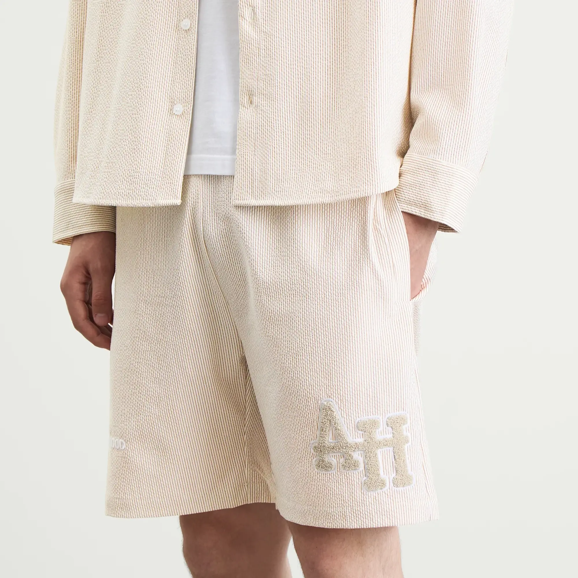 ANNIE HOOD Men's College Seersucker Shorts Beige