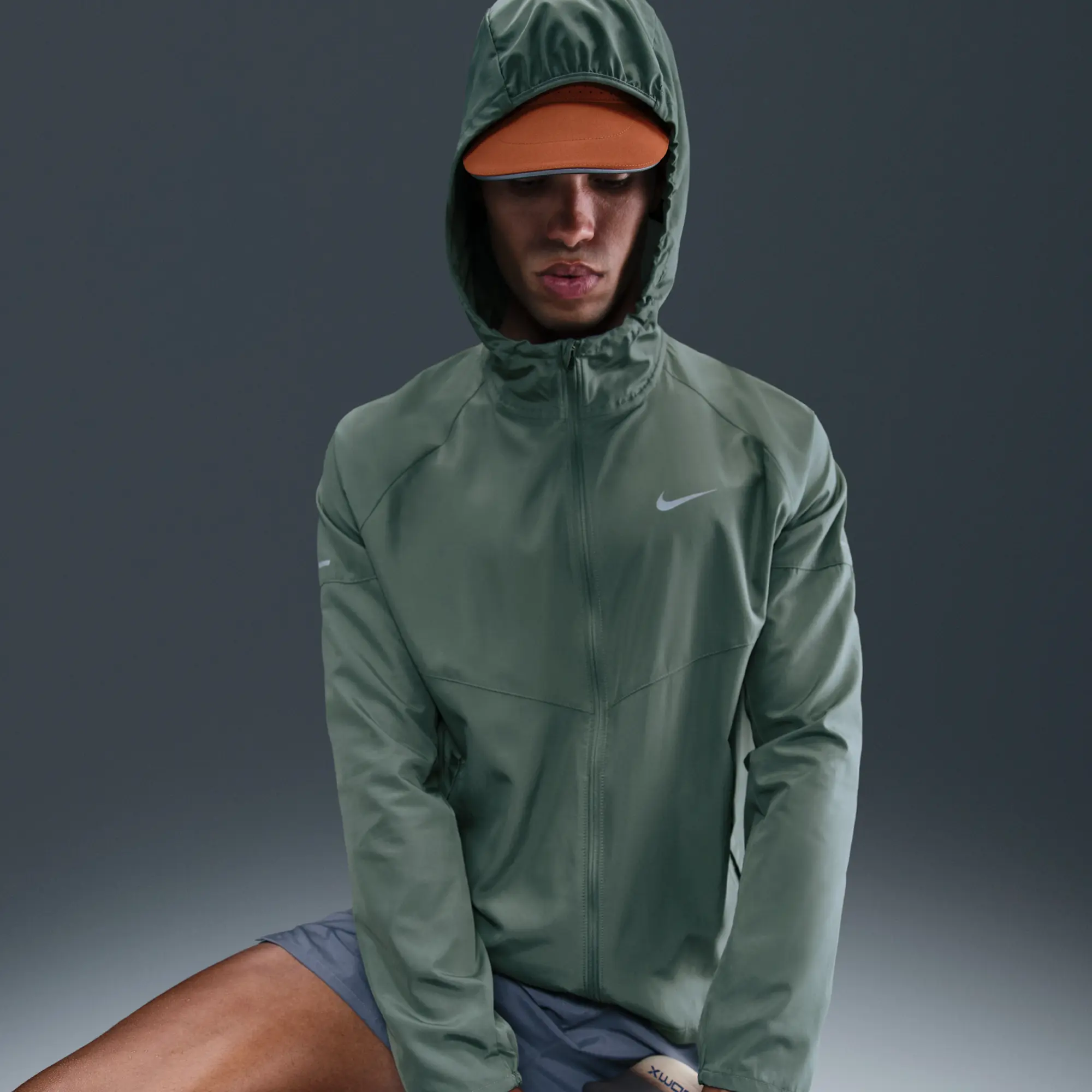 Nike Miler Men's Repel Running Jacket - Grey - Polyester
