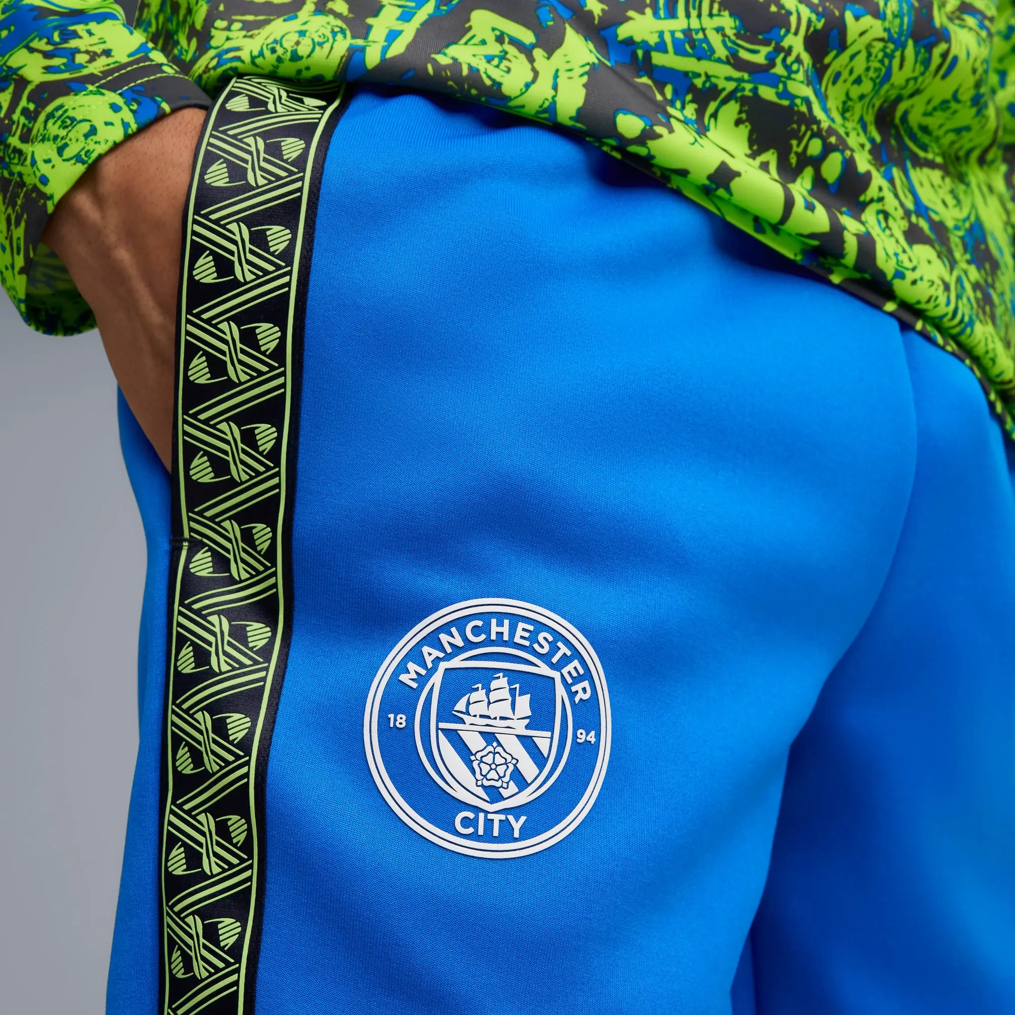 PUMA Manchester City King Anthem Pants Men, Hyperlink Blue/Pro Green, size 3XL