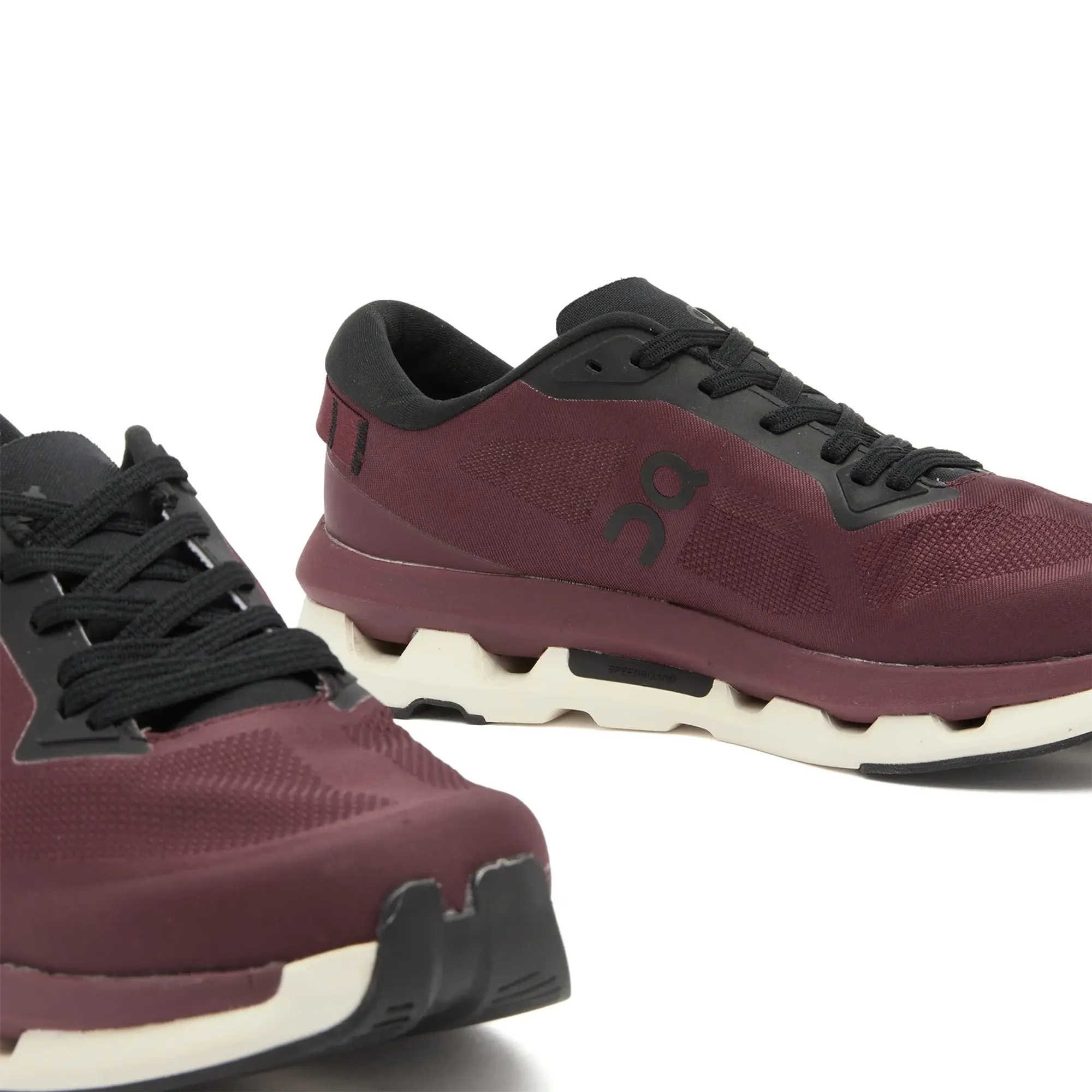 ON Women's CloudzON Women'se Sneakers Mulberry/Black