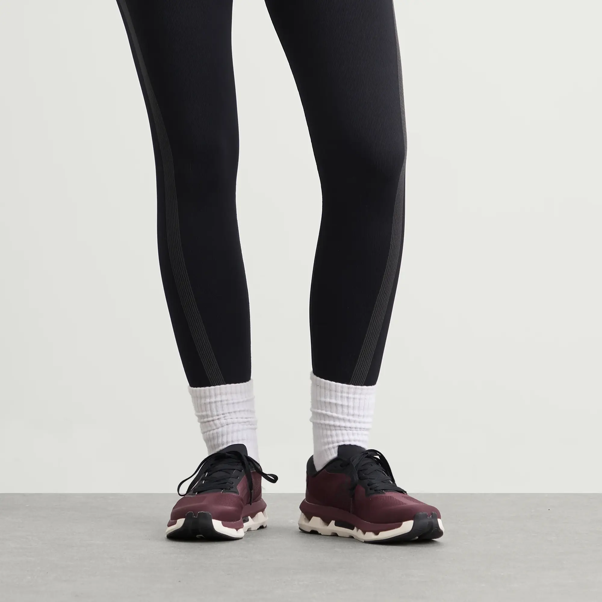 ON Women's CloudzON Women'se Sneakers Mulberry/Black