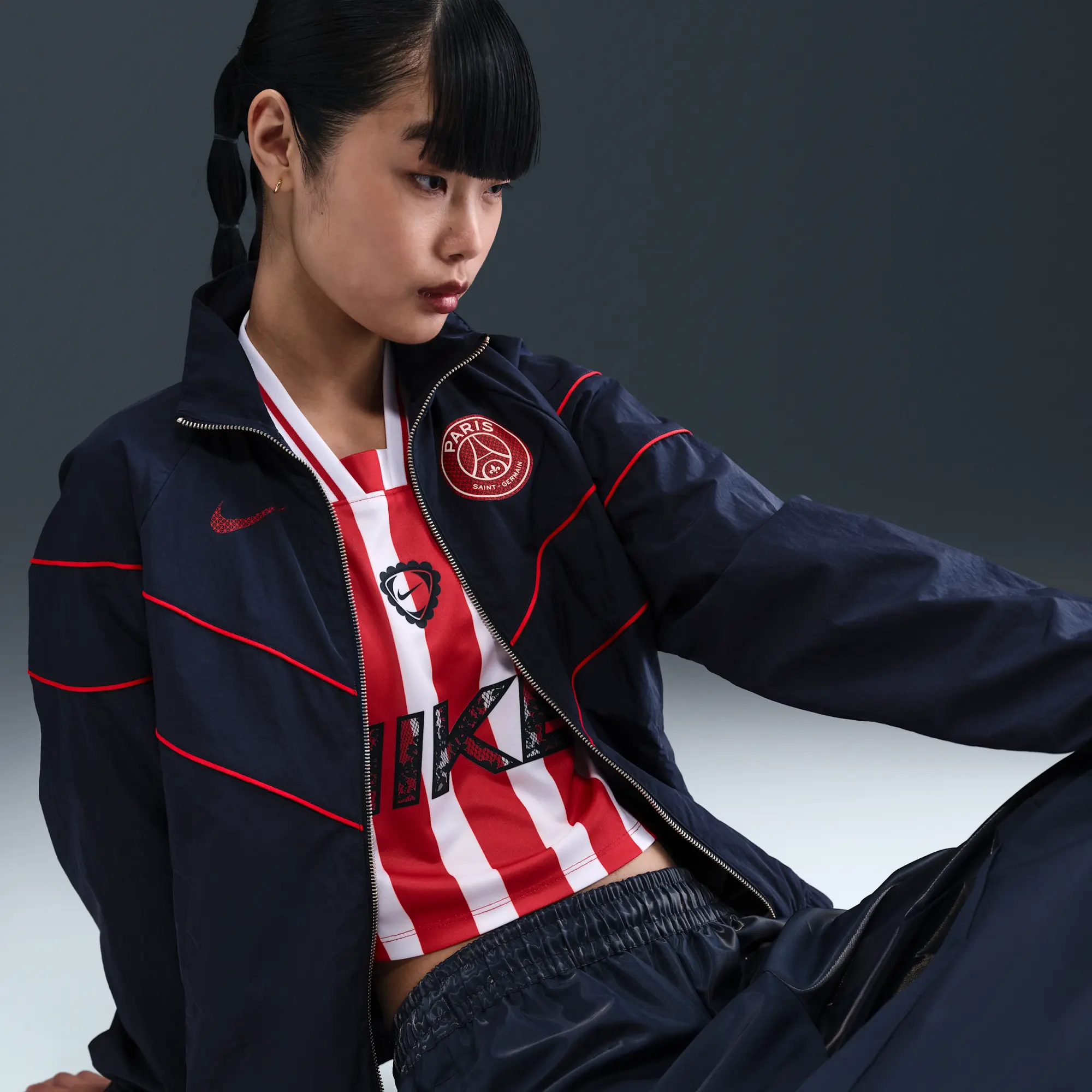 Paris Saint-Germain Windrunner Women's Nike Football UV Woven Full-Zip Jacket - Blue - Nylon