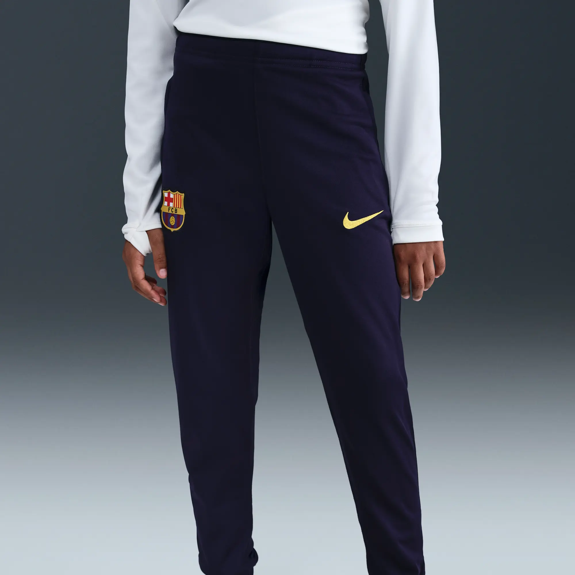 F.C. Barcelona Strike Older Kids' Nike Dri-FIT Football Knit Tracksuit - Purple - Polyester