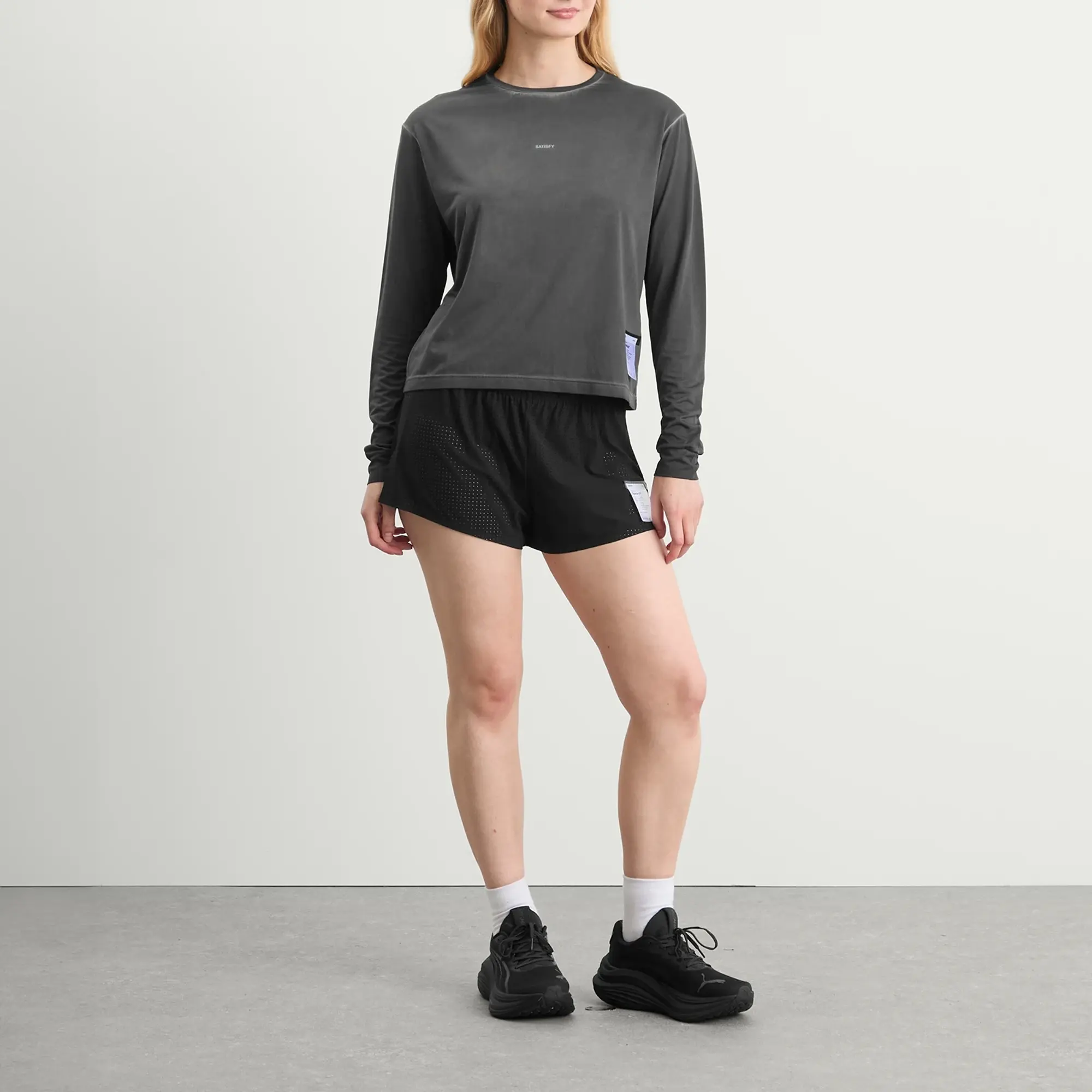 Satisfy Women's Auralite Long T-Shirt Pigment Black