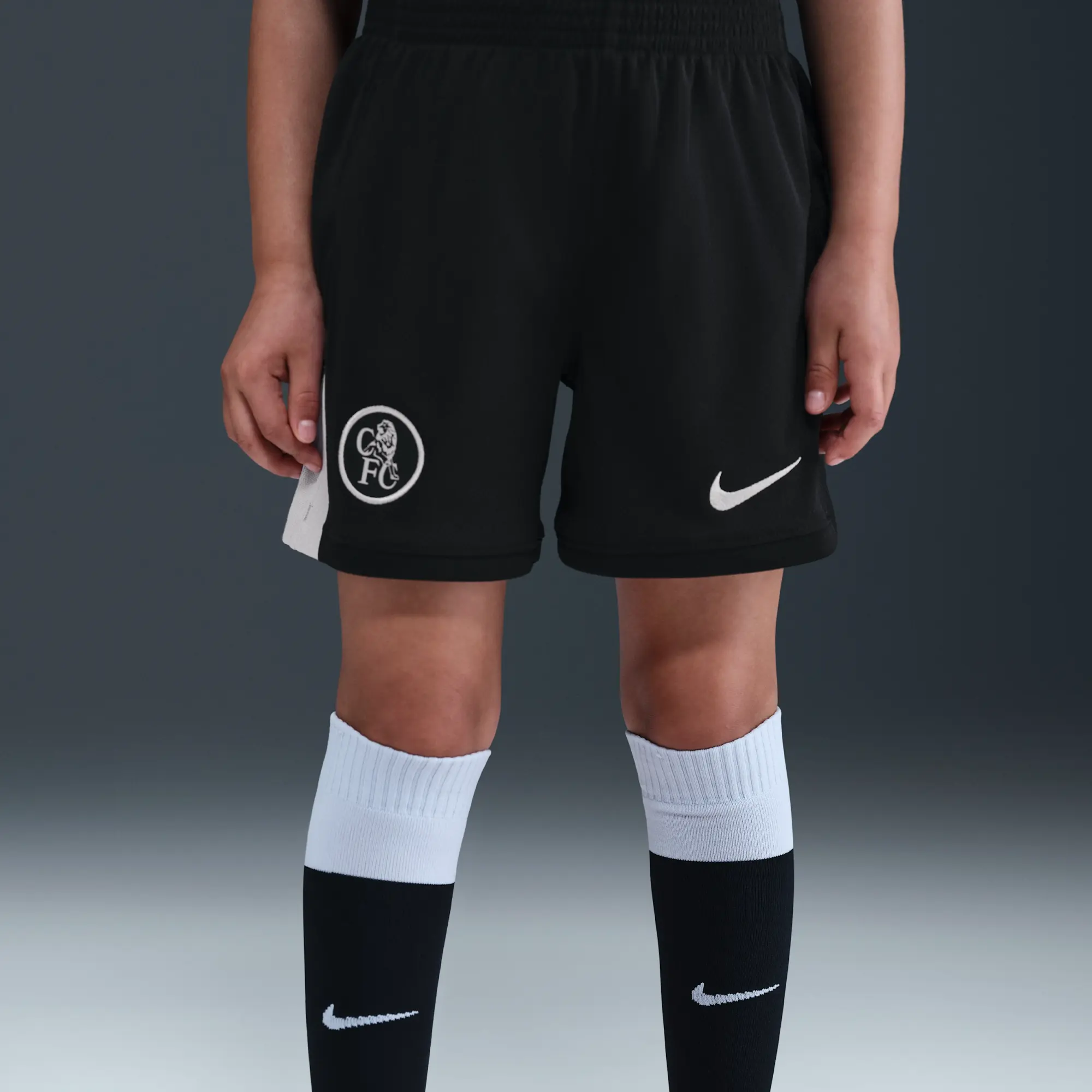 Chelsea F.C. 2025/26 Stadium Third Younger Kids' Nike Dri-FIT Total 90 Football 3-Piece Kit - Black - Polyester