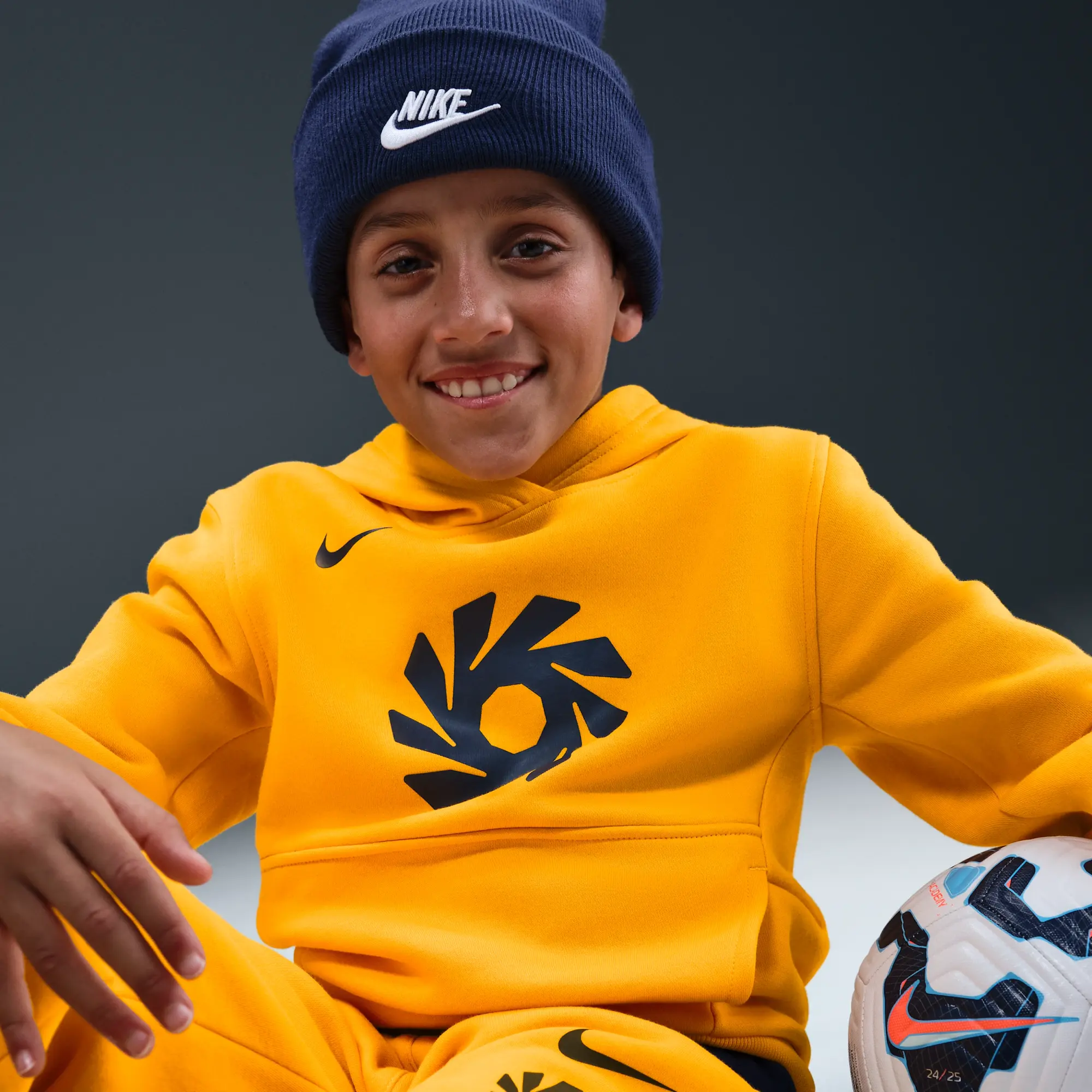 Nike Erling Haaland Club Fleece Older Kids' Football Hoodie - Yellow - Cotton/Polyester