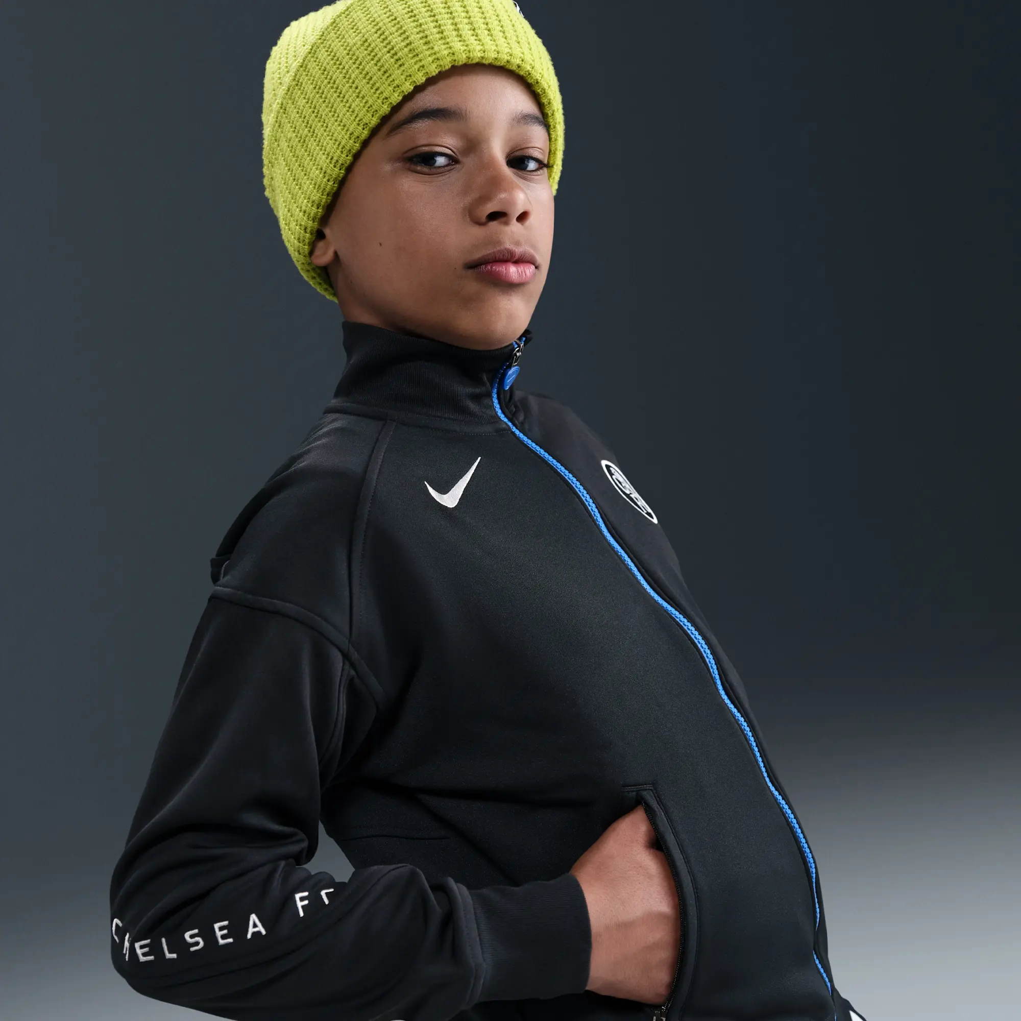 Chelsea F.C. Academy Pro Third Older Kids' Nike Dri-FIT Total 90 Football Anthem Jacket - Black - Polyester