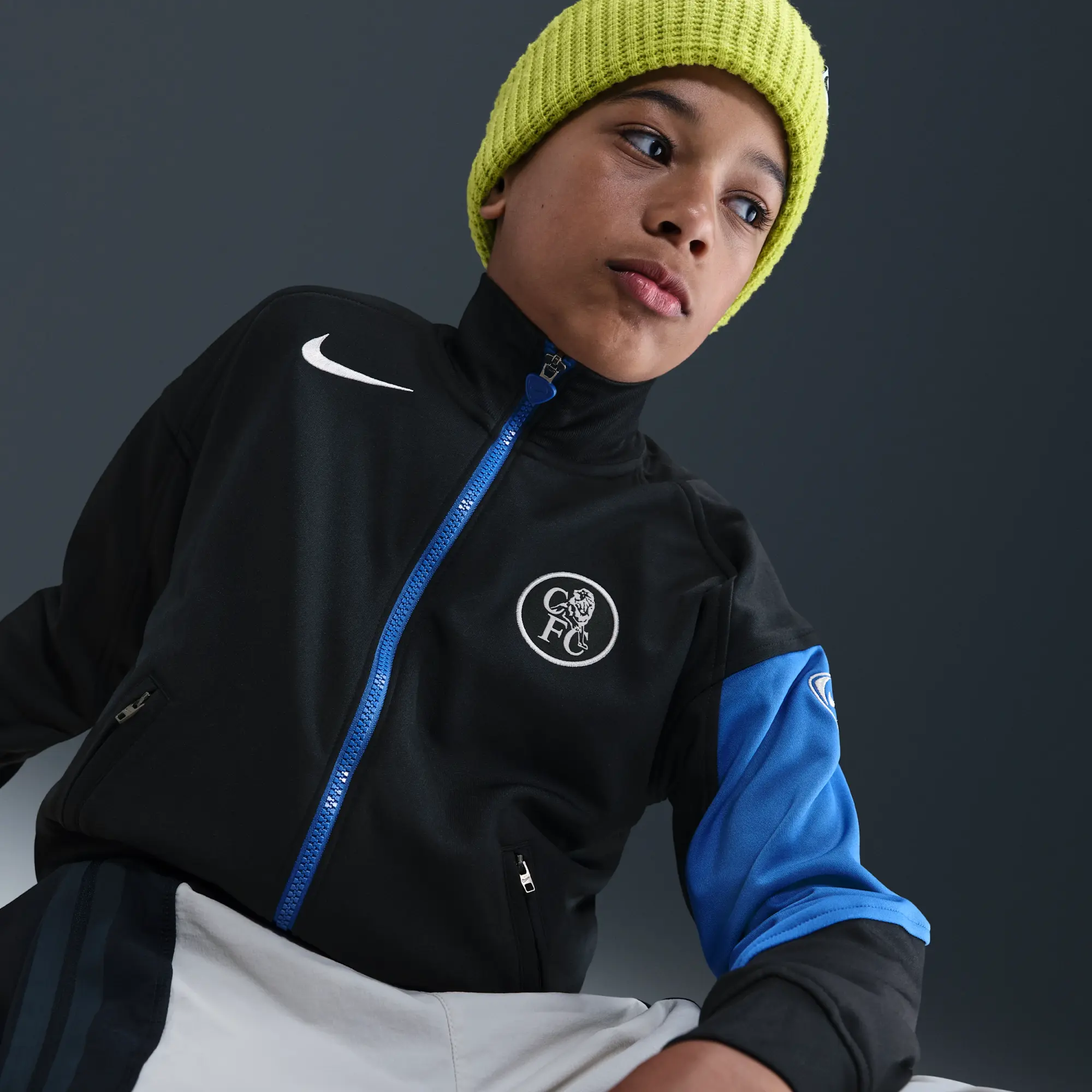 Chelsea F.C. Academy Pro Third Older Kids' Nike Dri-FIT Total 90 Football Anthem Jacket - Black - Polyester