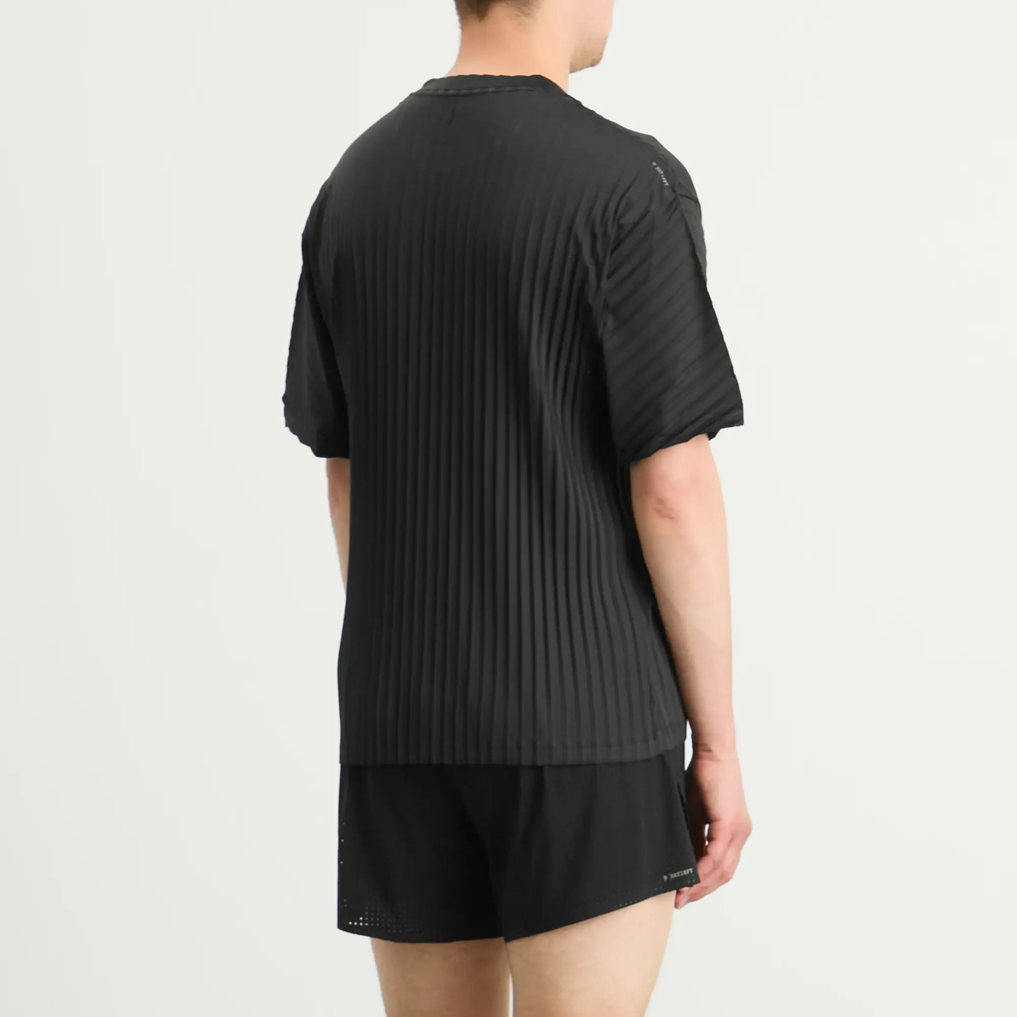 Satisfy Men's Auralite Pleated T-Shirt Black