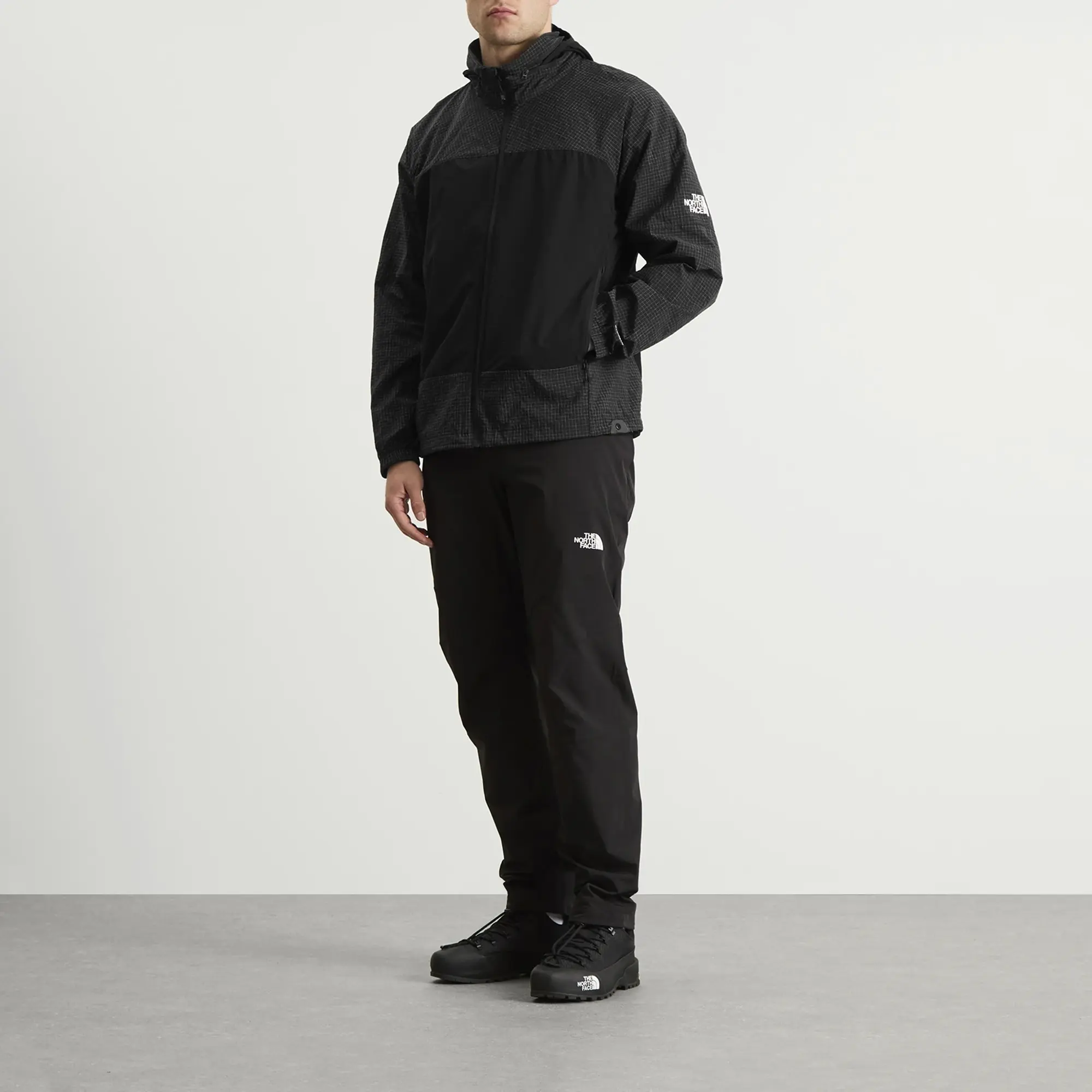 The North Face Men's HKE Utility Wind Jacket Tnf Black