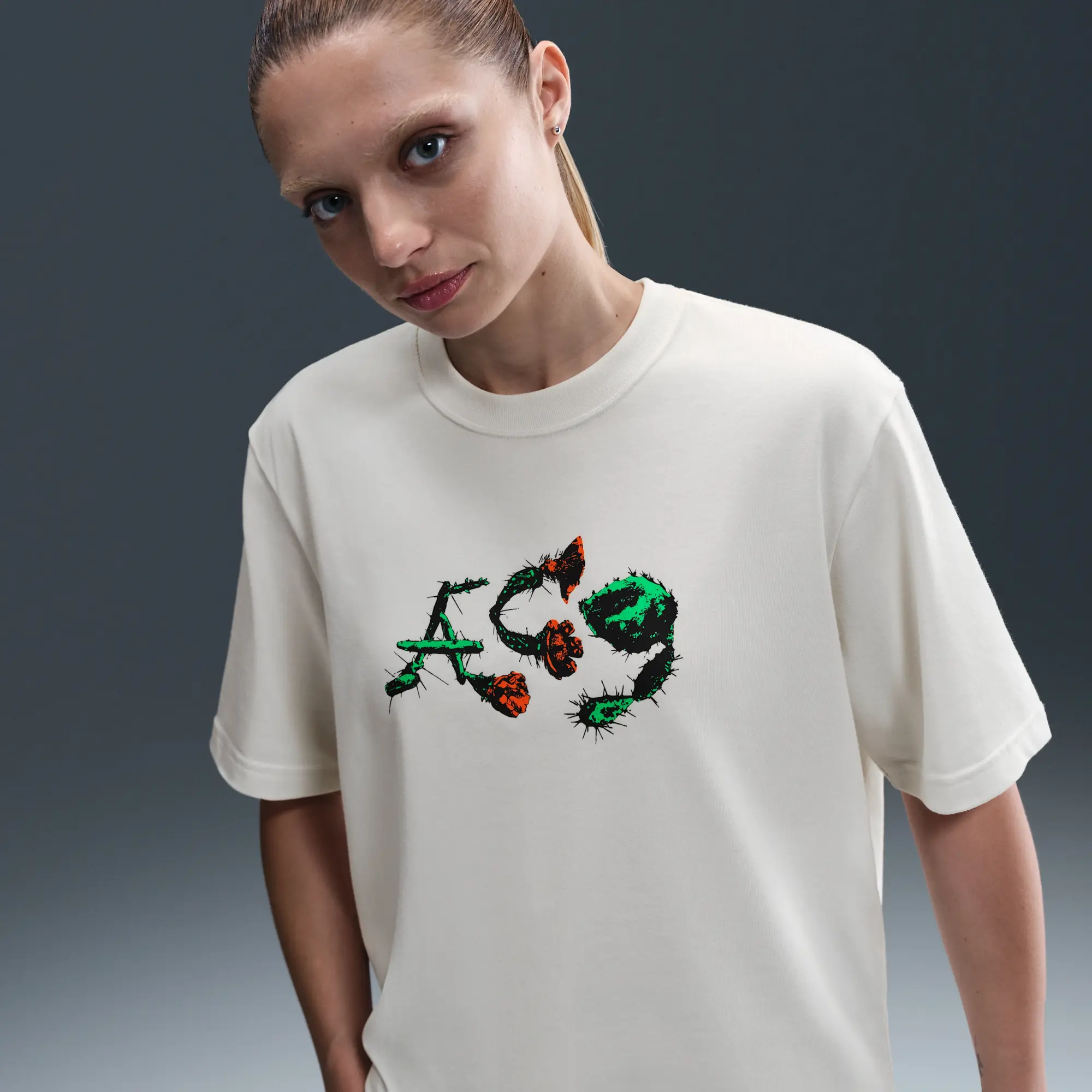 Nike ACG Women's Graphic T-Shirt - Brown - Polyester/Cotton