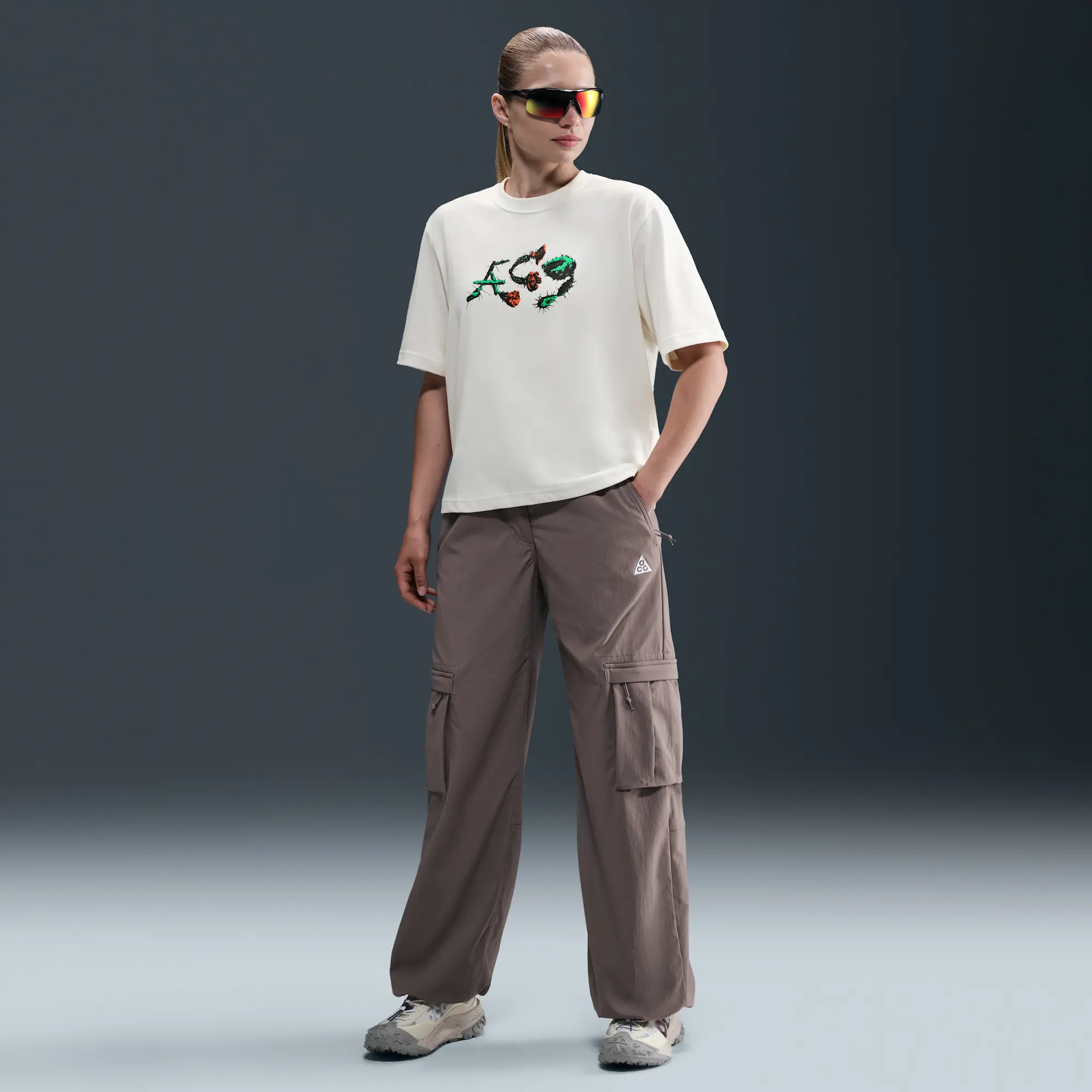 Nike ACG Women's Graphic T-Shirt - Brown - Polyester/Cotton