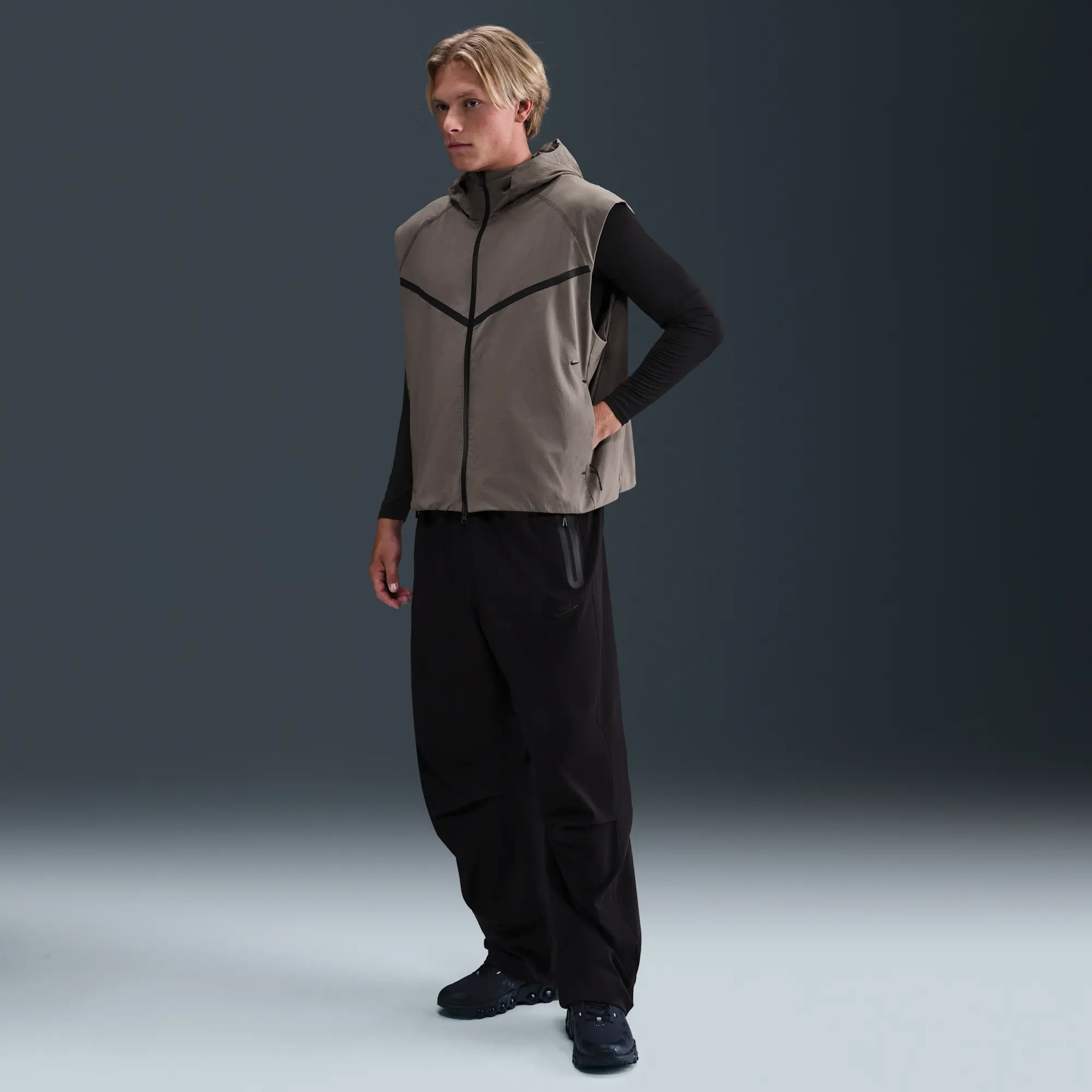 Nike Tech Men's Dri-FIT Woven Windrunner Gilet - Grey - Nylon/Elastane