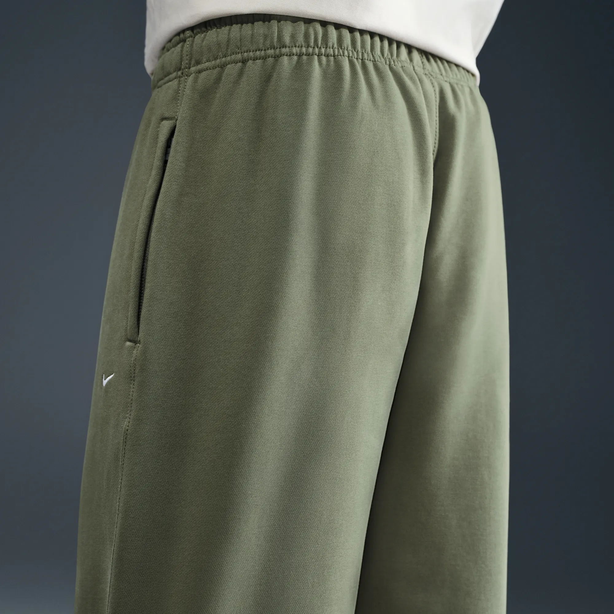 Nike Solo Swoosh Men's Cuffed Fleece Trousers - Green - Cotton/Polyester