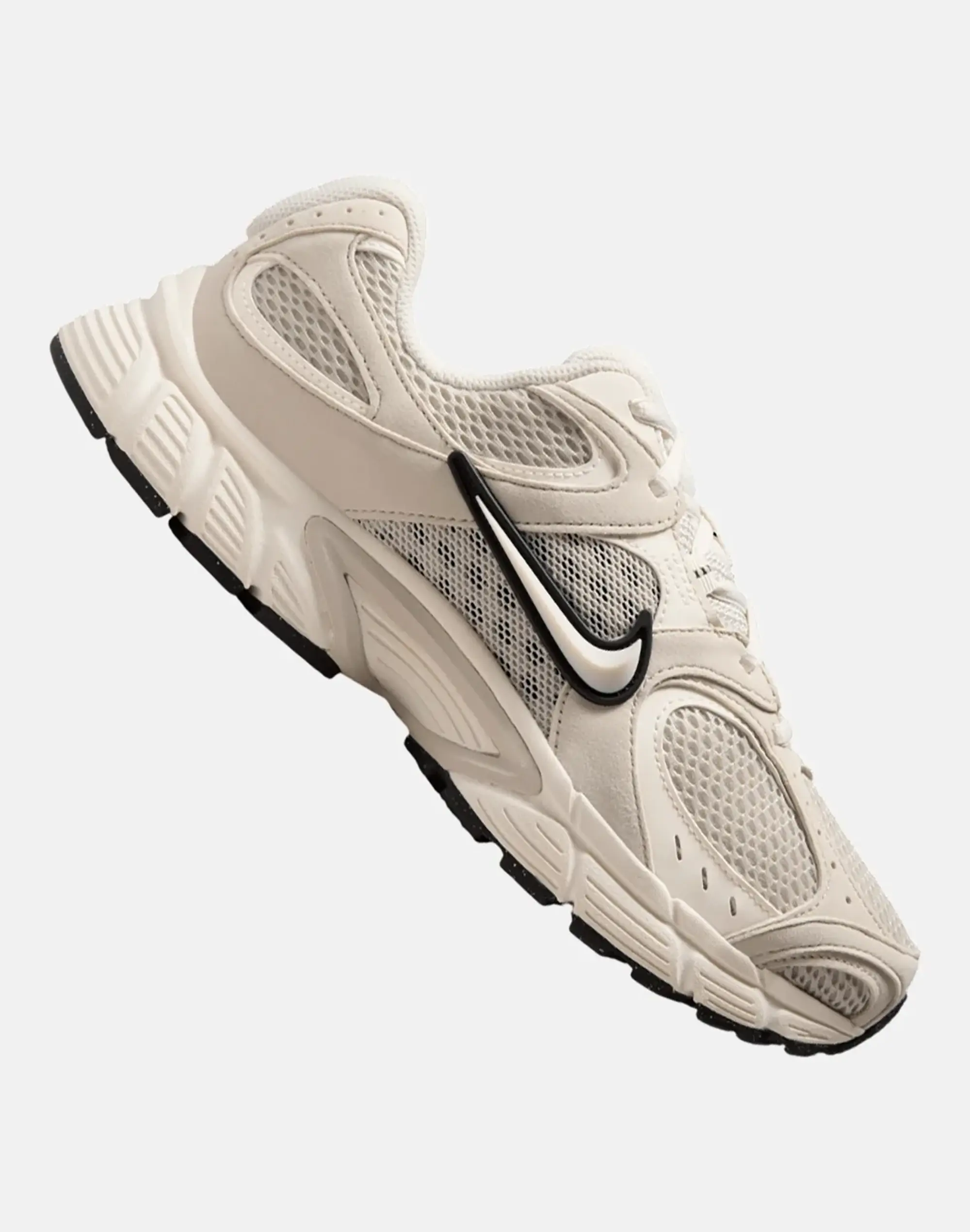 Women's Nike V5 Rnr Trainers in Cream/Black 