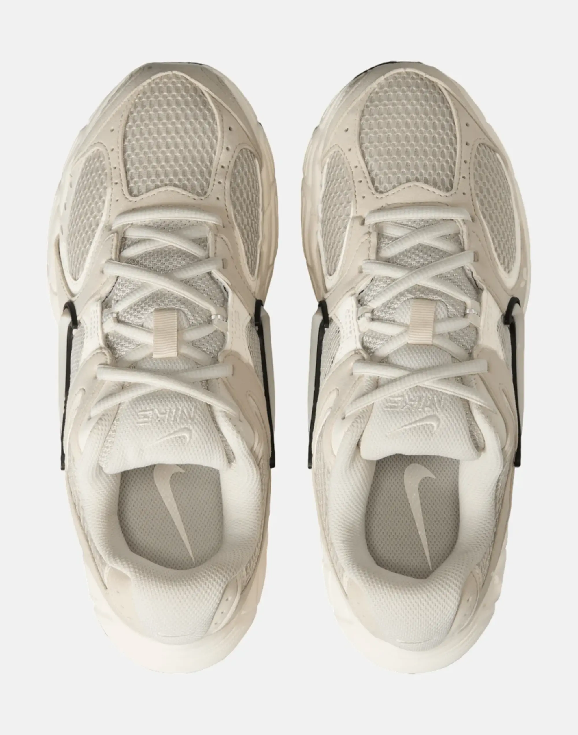 Women's Nike V5 Rnr Trainers in Cream/Black 